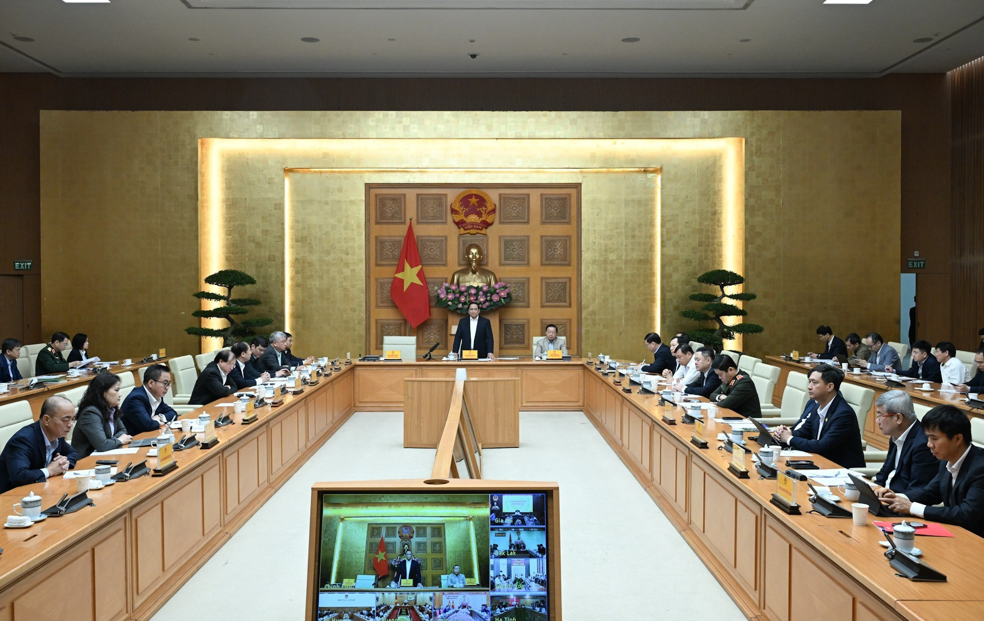 [Foto] Premier vietnamita preside reunión para implementar la “Campaña Quang Trung”