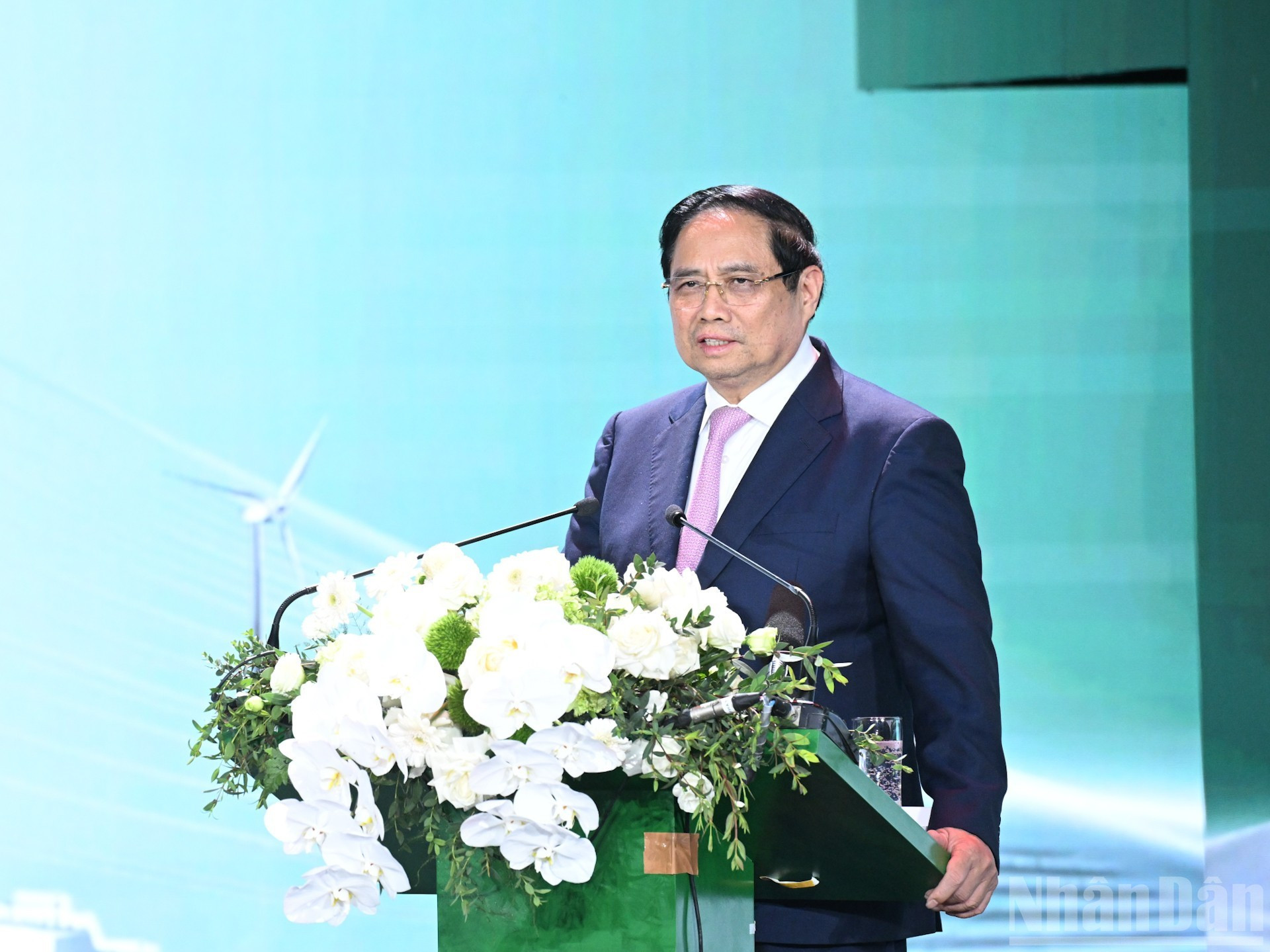 Minh Chinh habla en la cita.