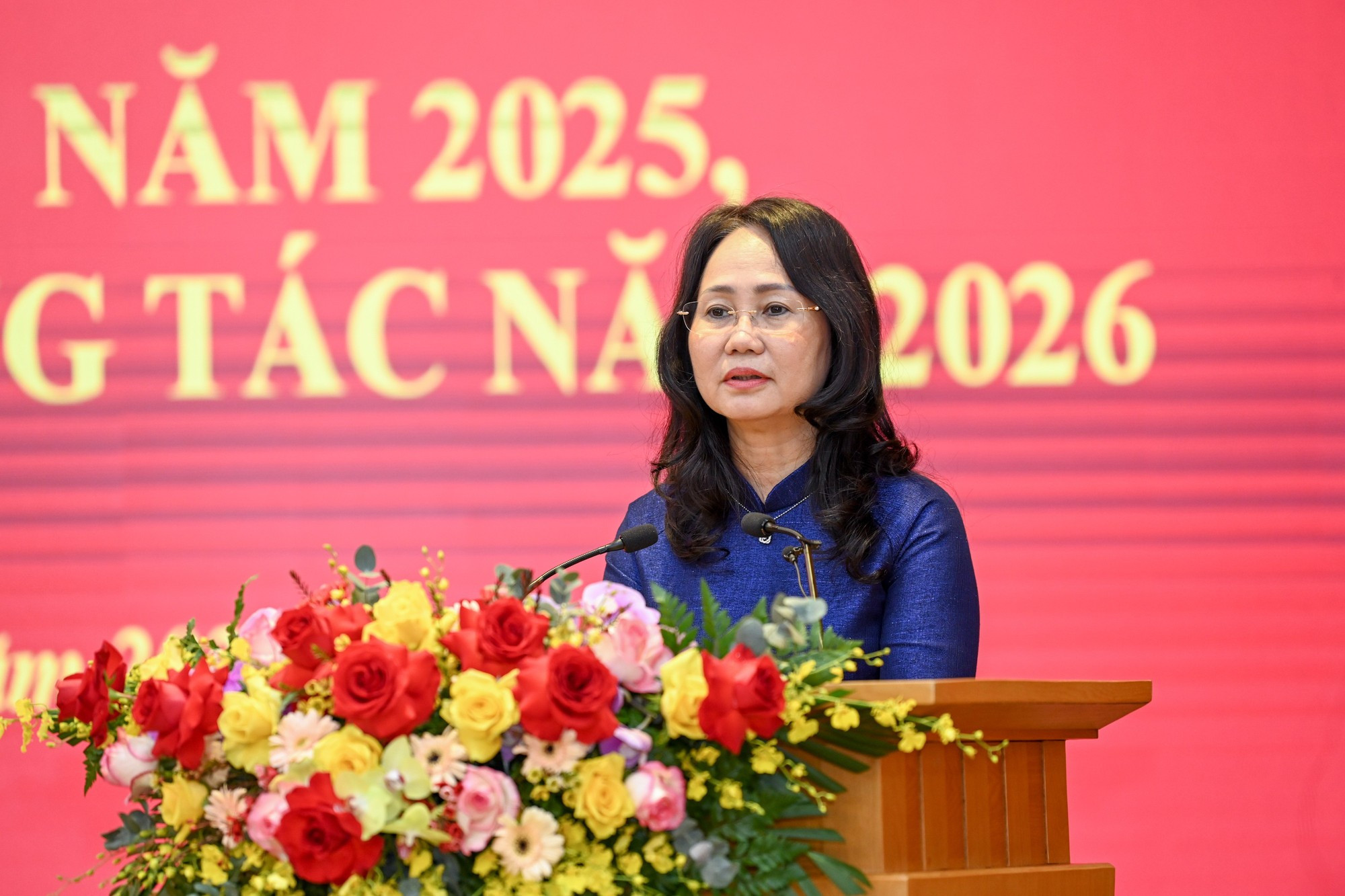 Lam Thi Phuong Thanh, miembro del Comité Central del PCV y subjefa permanente de su Oficina, habla en el evento.