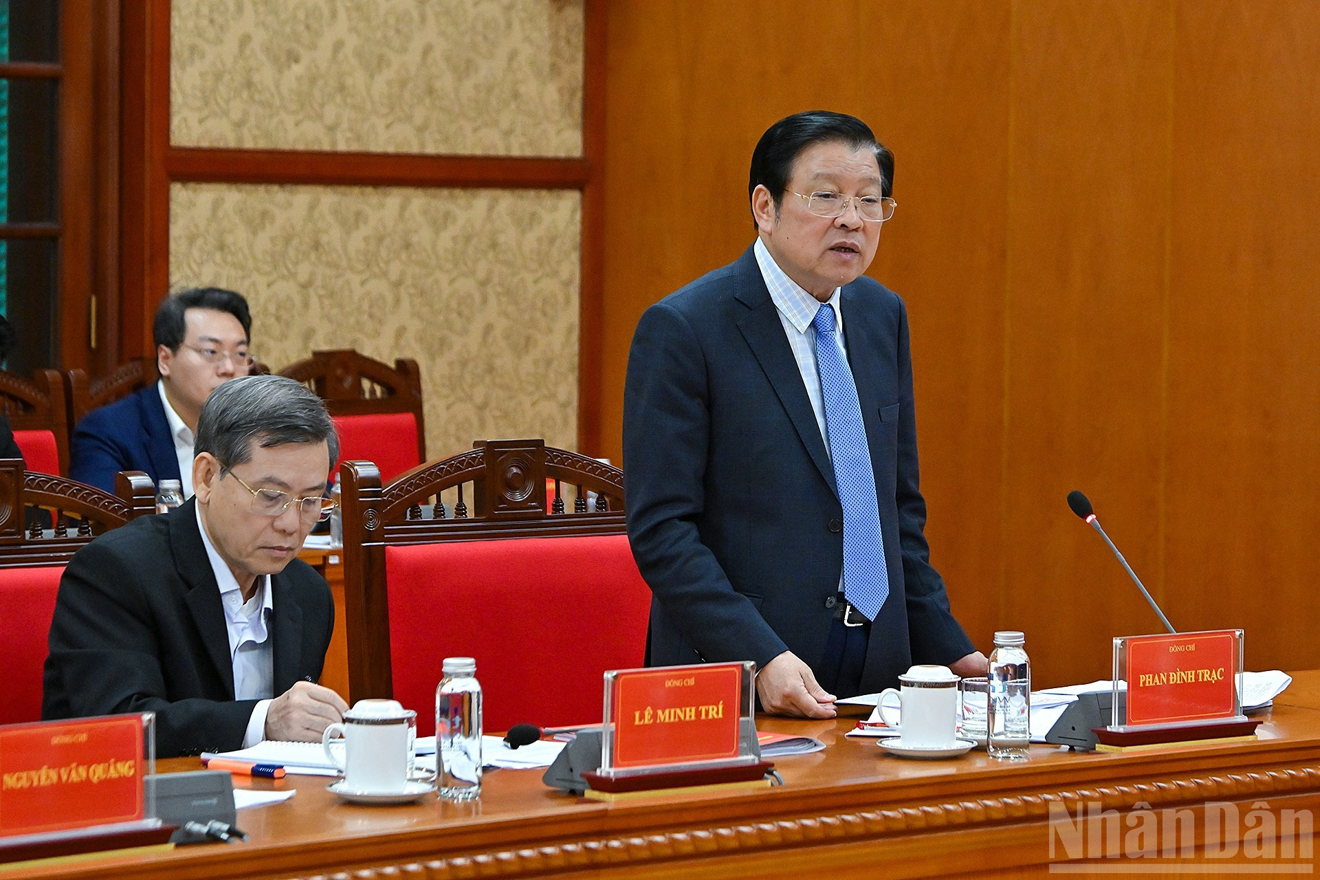 El miembro del Buró Político, secretario del Comité Central del Partido Comunista de Vietnam y jefe de su Comisión de Asuntos Internos, Phan Dinh Trac, interviene en el evento.