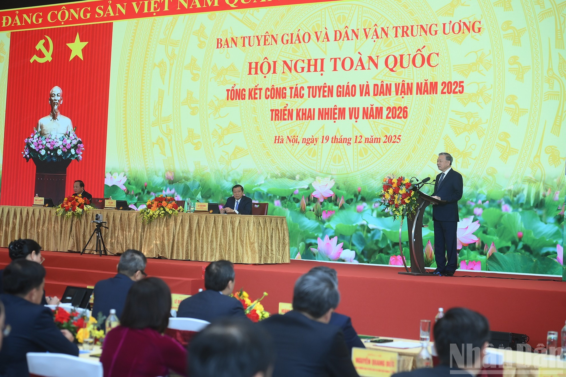 To Lam habla en e evento.