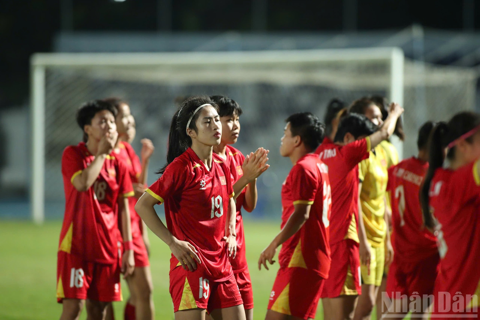 Thanh Nha, con el rostro triste, ha dado todo en el terreno de juego.