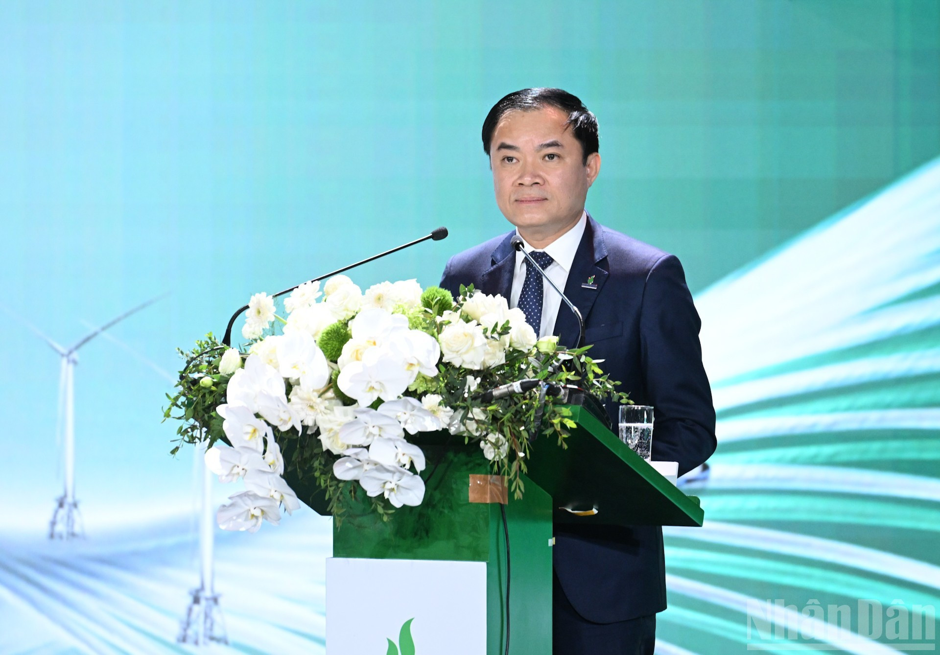 El recién nombrado presidente de Petrovietnam, Le Ngoc Son, informa sobre los resultados comerciales y de producción de la compañía para 2025 y sus planes y tareas para 2026.