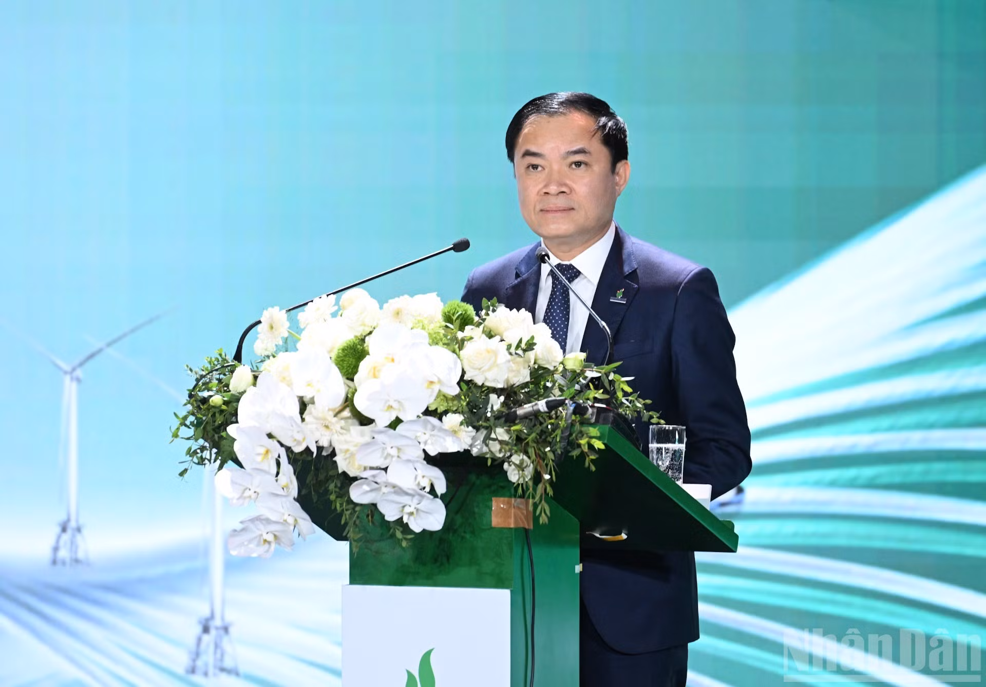 El recién nombrado presidente de Petrovietnam, Le Ngoc Son, informa sobre los resultados comerciales y de producción de la compañía para 2025 y sus planes y tareas para 2026.