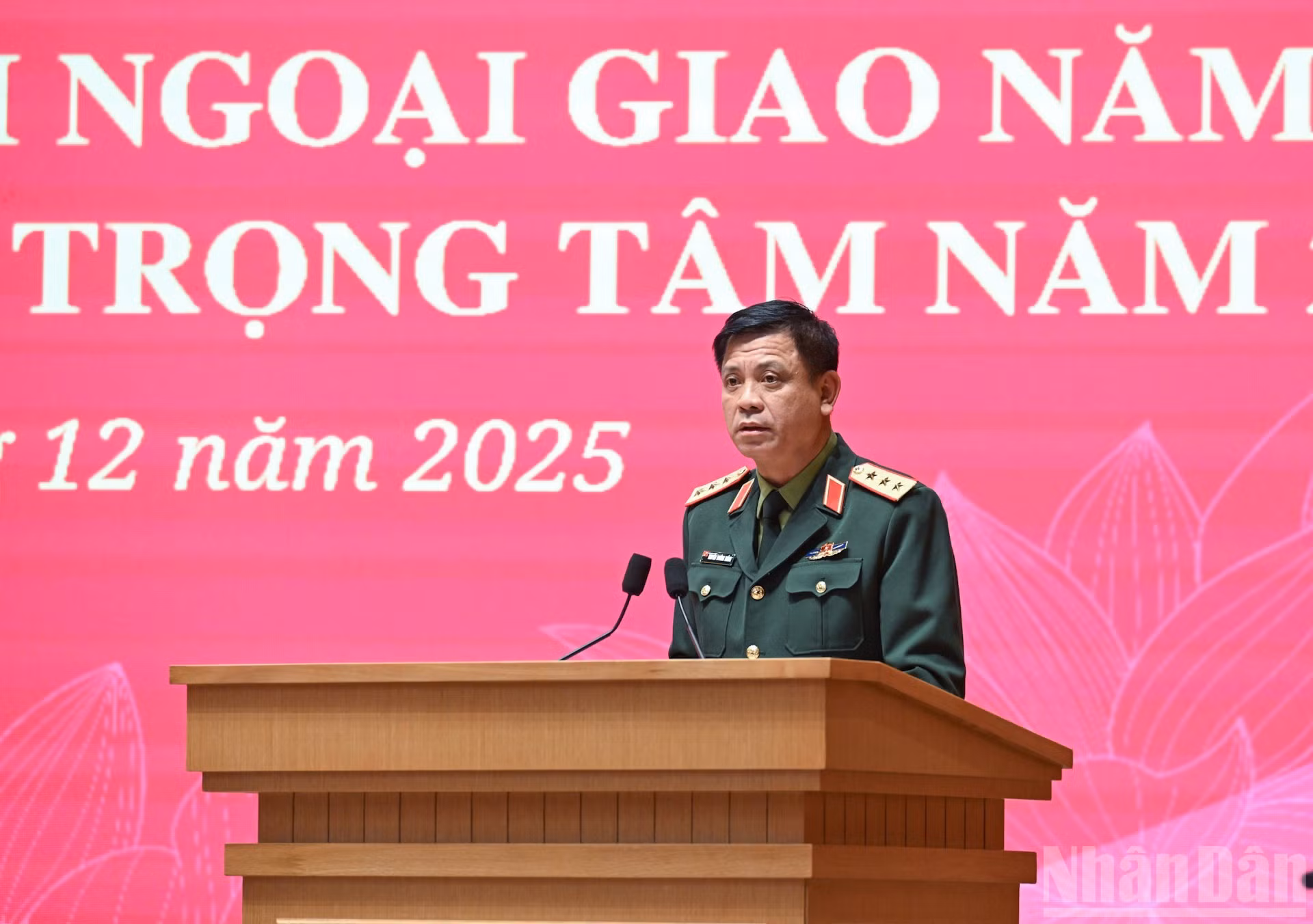 El teniente general Nguyen Truong Thang, viceministro de Defensa, en la cita.