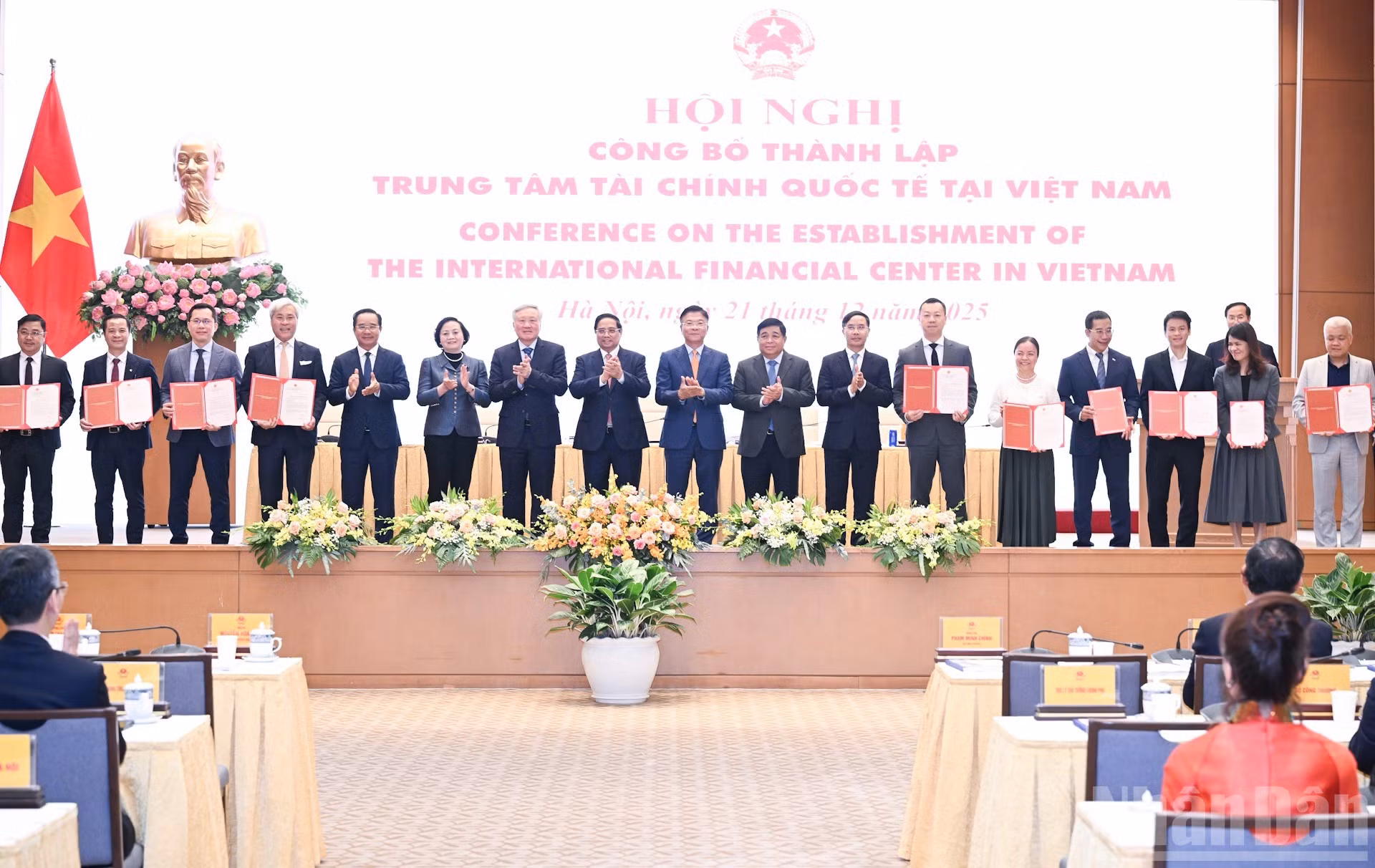 Anuncian los miembros del Centro Financiero Internacional en Ciudad Ho Chi Minh.