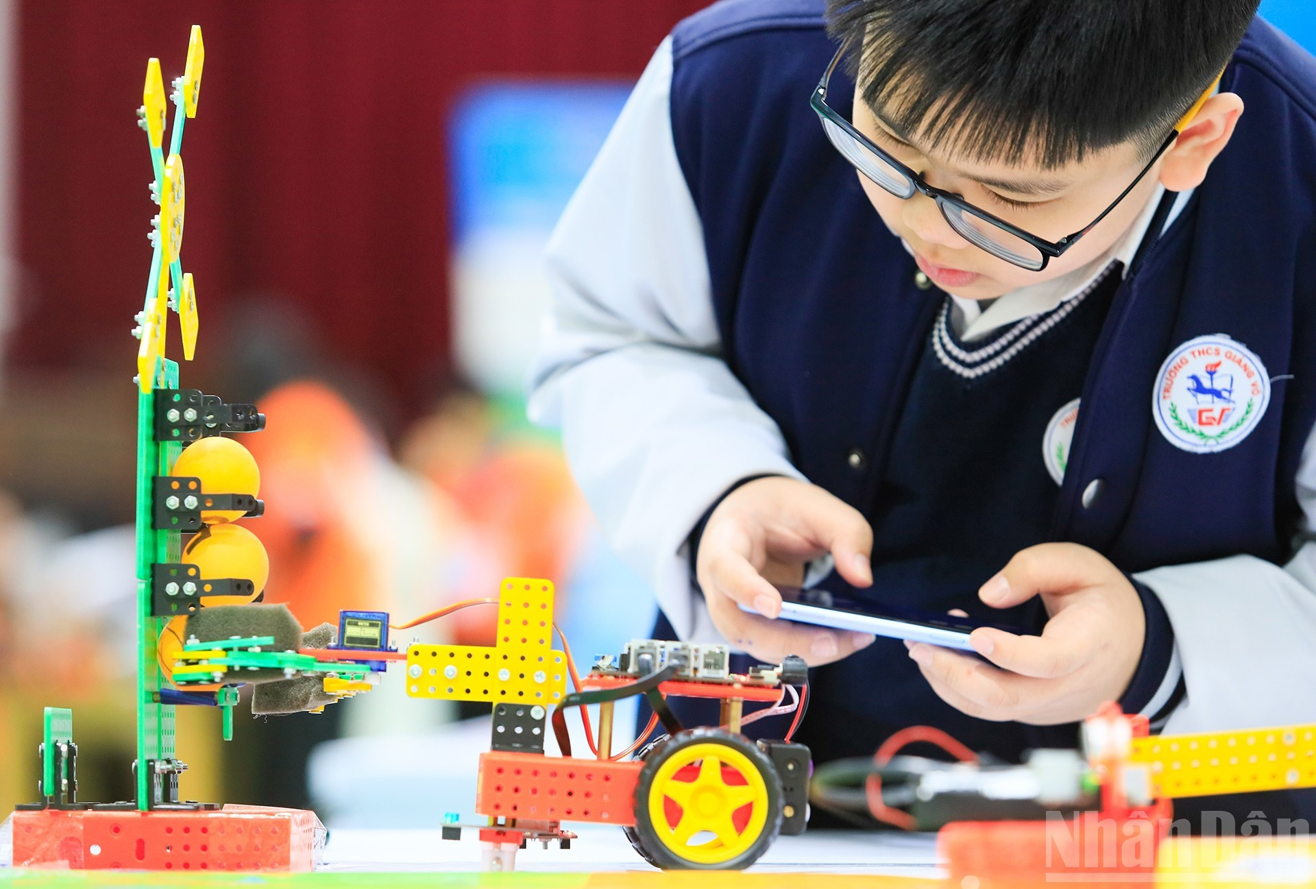 Pasión por la creación de robots con miras a conquistar la cima de la tecnología 4.0. (Autor: Tran Van Hieu)