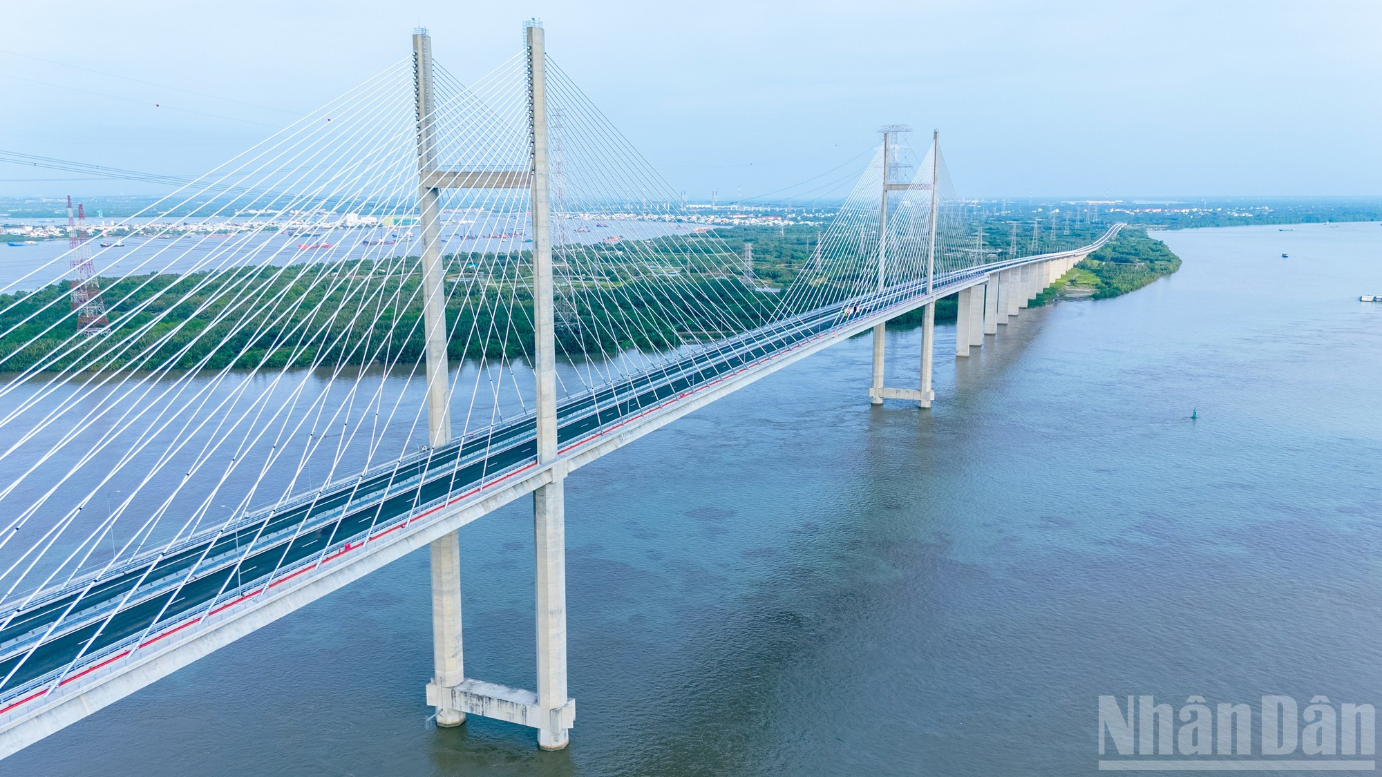 La inauguración del puente es un paso importante para que VEC acelere la finalización de los elementos restantes, esforzándose por poner en funcionamiento todo el proyecto de construcción de la autopista Ben Luc-Long Thanh en el segundo trimestre de 2026.