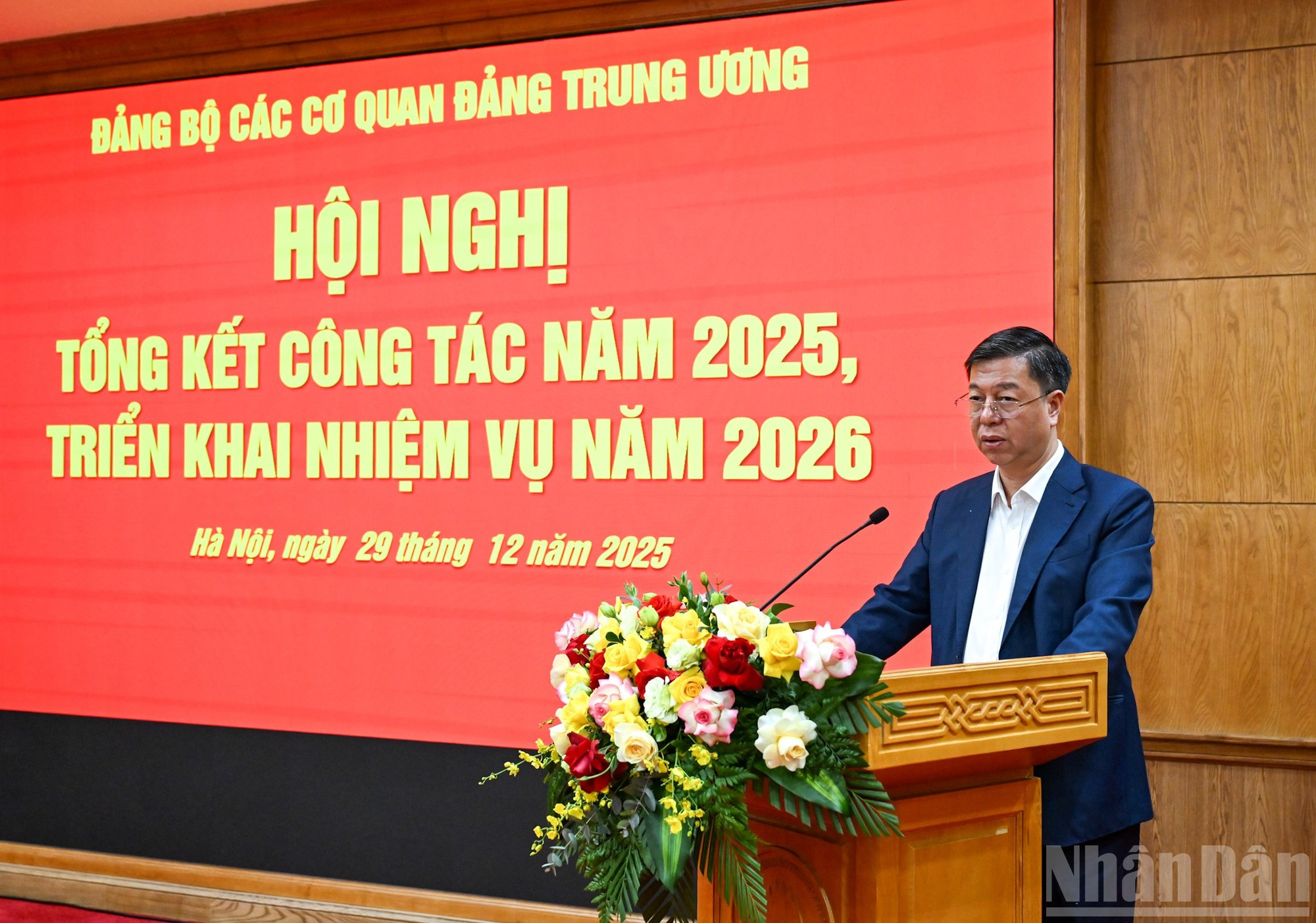 Vu Trong Lam, director y jefe de redacción de la Editorial Política Nacional Su that (La Verdad), presenta una ponencia en la conferencia.