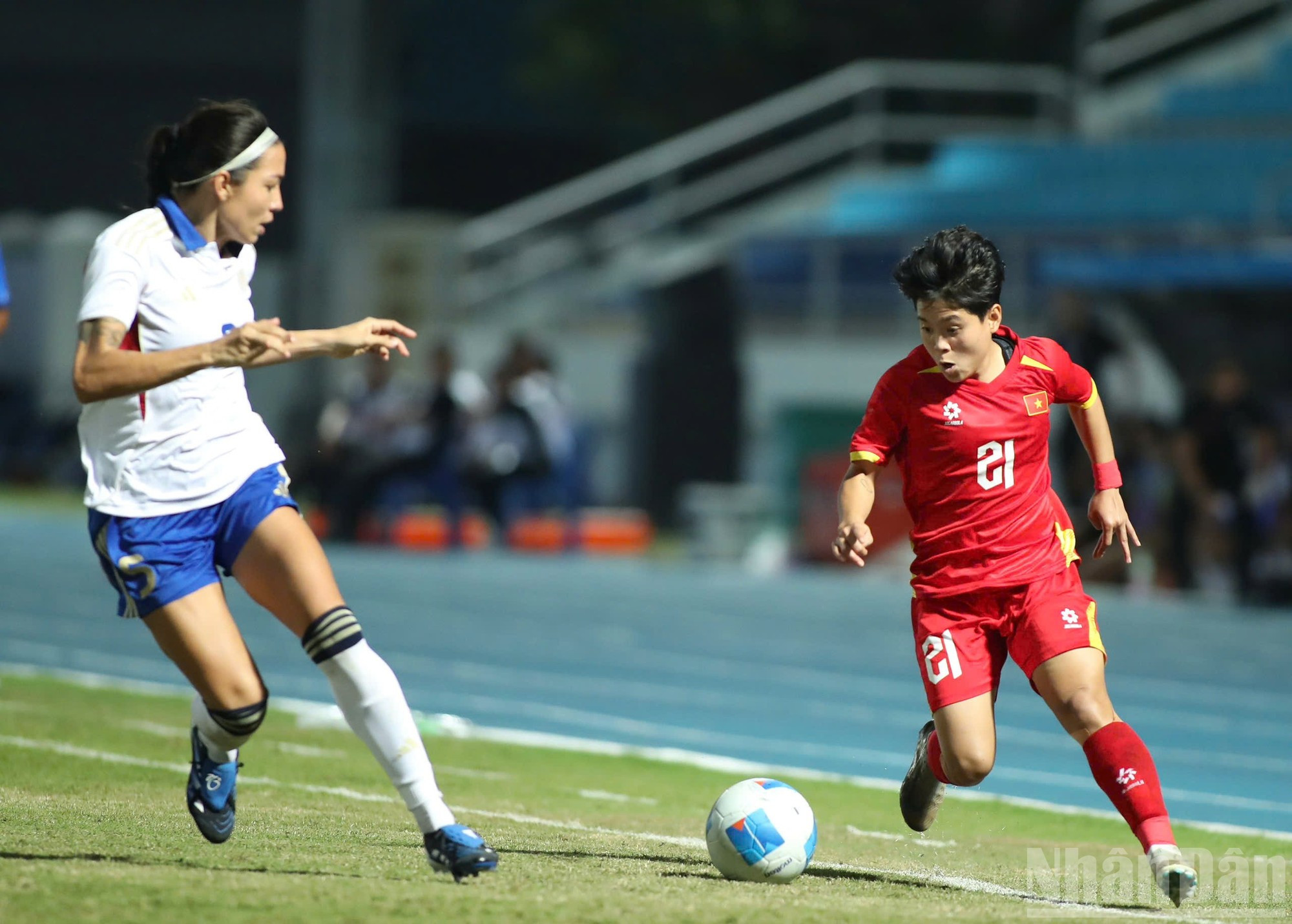 Ngan Thi Van Su se entrega por completo, tanto en labores ofensivas como defensivas.