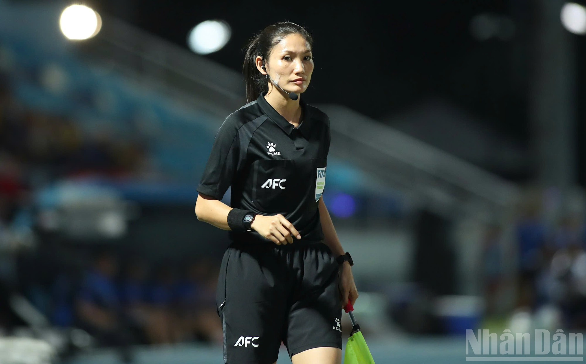 La árbitra asistente anula el gol de Bich Thuy en el minuto 29.