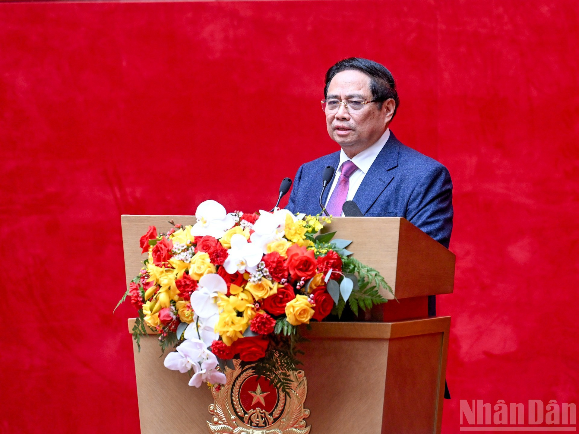 Minh Chinh habla en la conferencia.