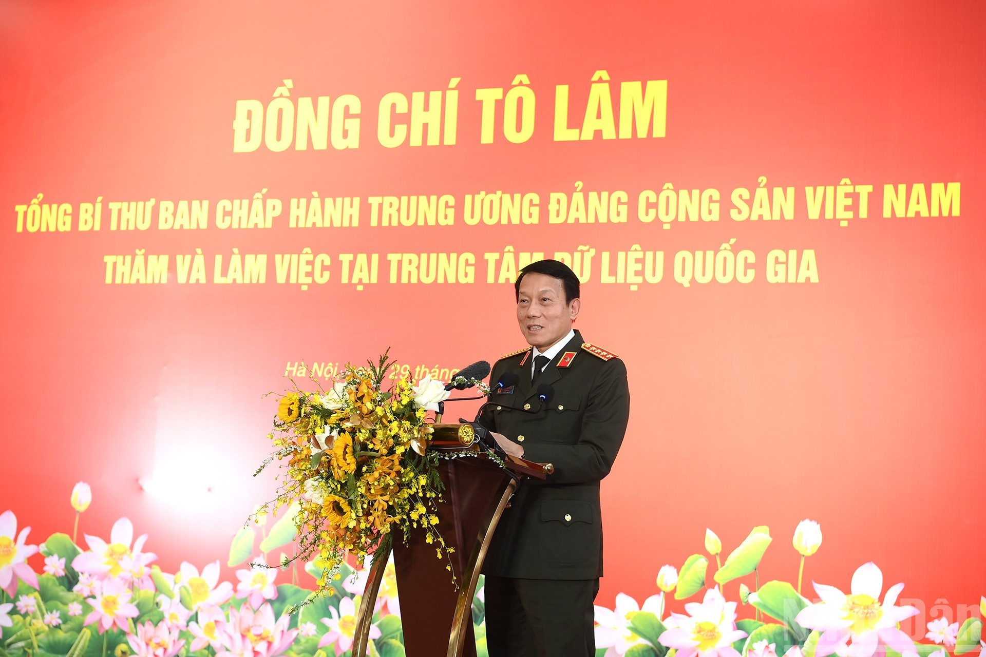 El ministro de Seguridad Pública, general Luong Tam Quang, habla en la cita.