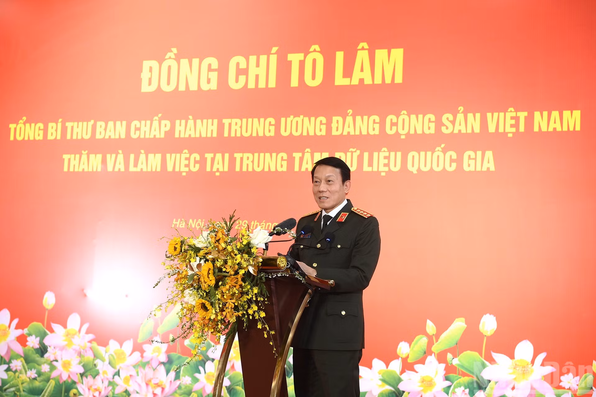 El ministro de Seguridad Pública, general Luong Tam Quang, habla en la cita.