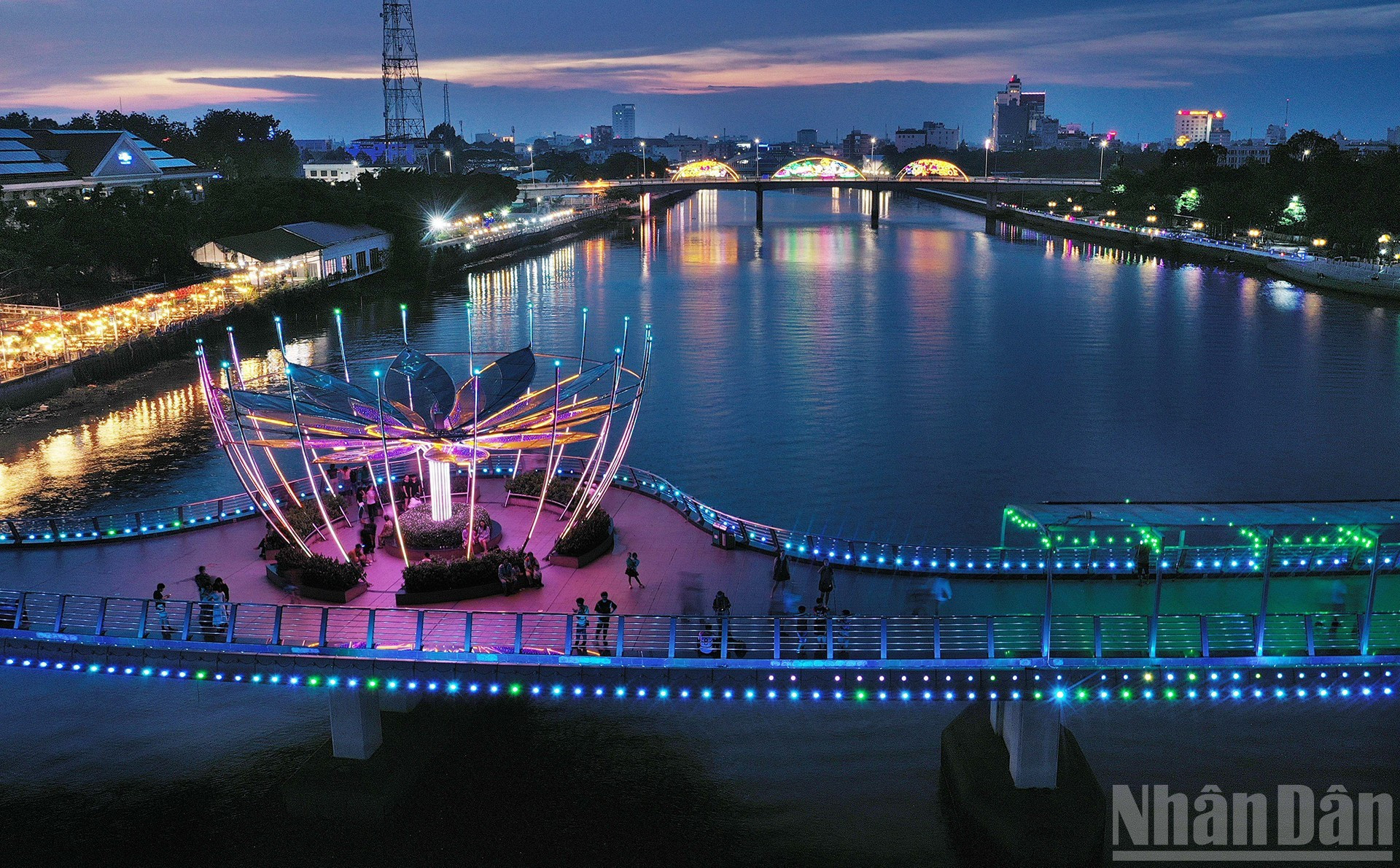 Puente peatonal de la ciudad de Can Tho.