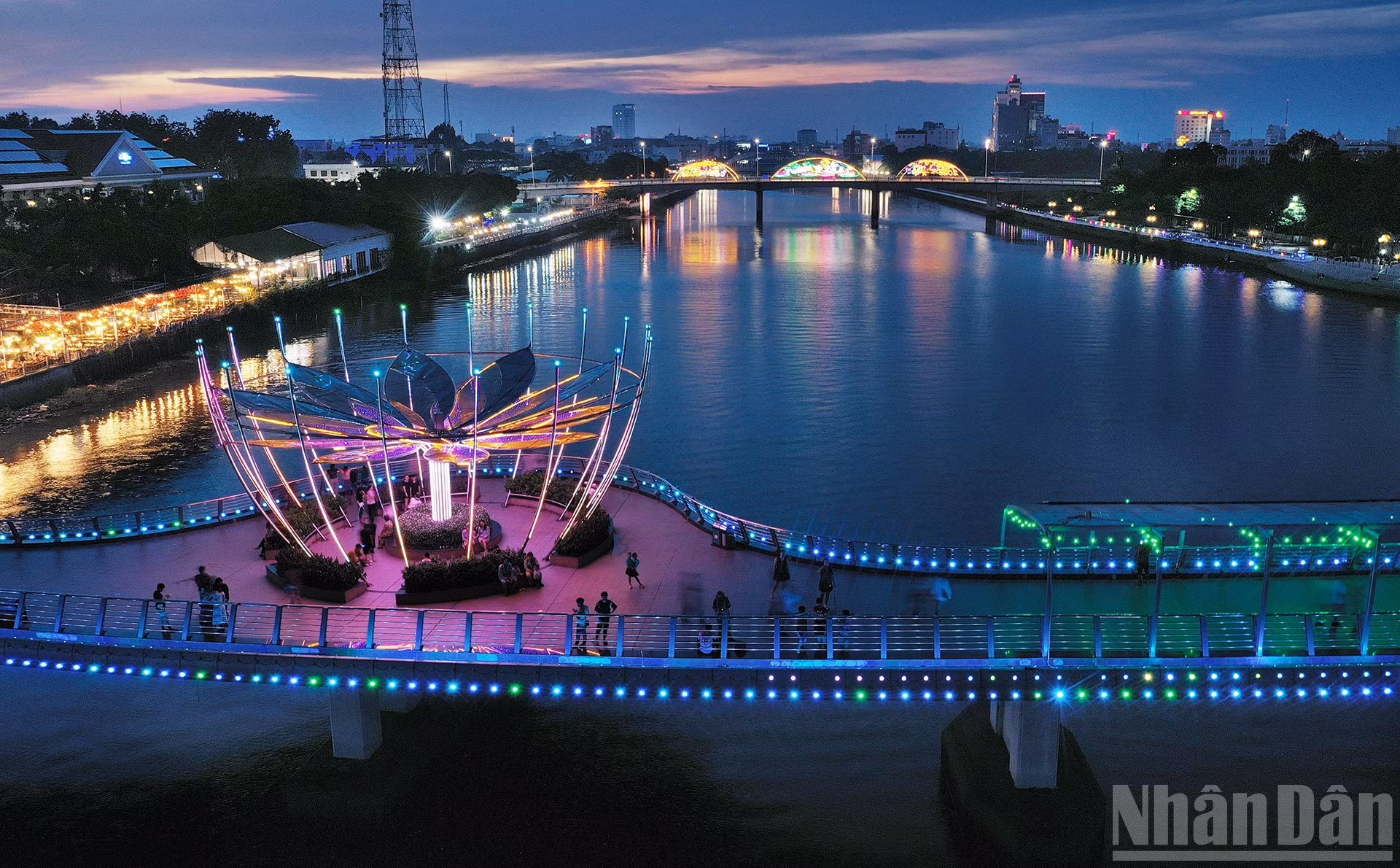 Puente peatonal de la ciudad de Can Tho.