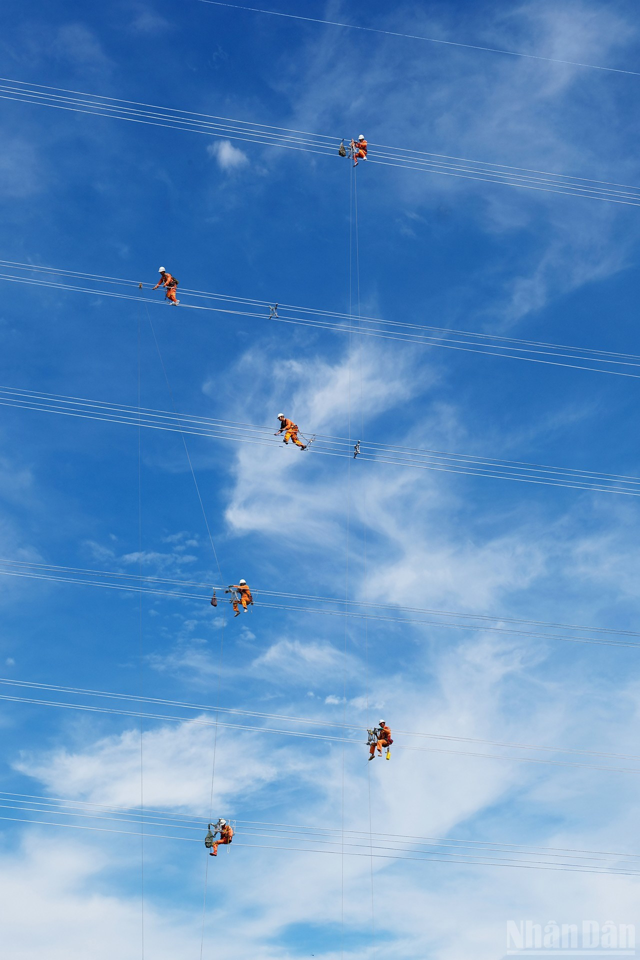 Melodía entre las nubes. (Autor: Luong The Tuan)