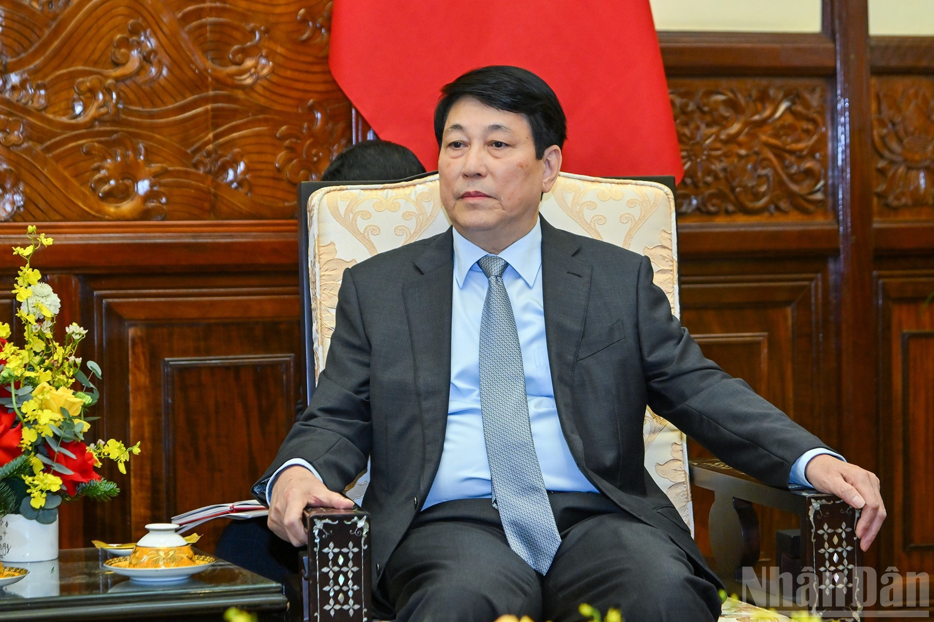 Luong Cuong habla en la reunión.