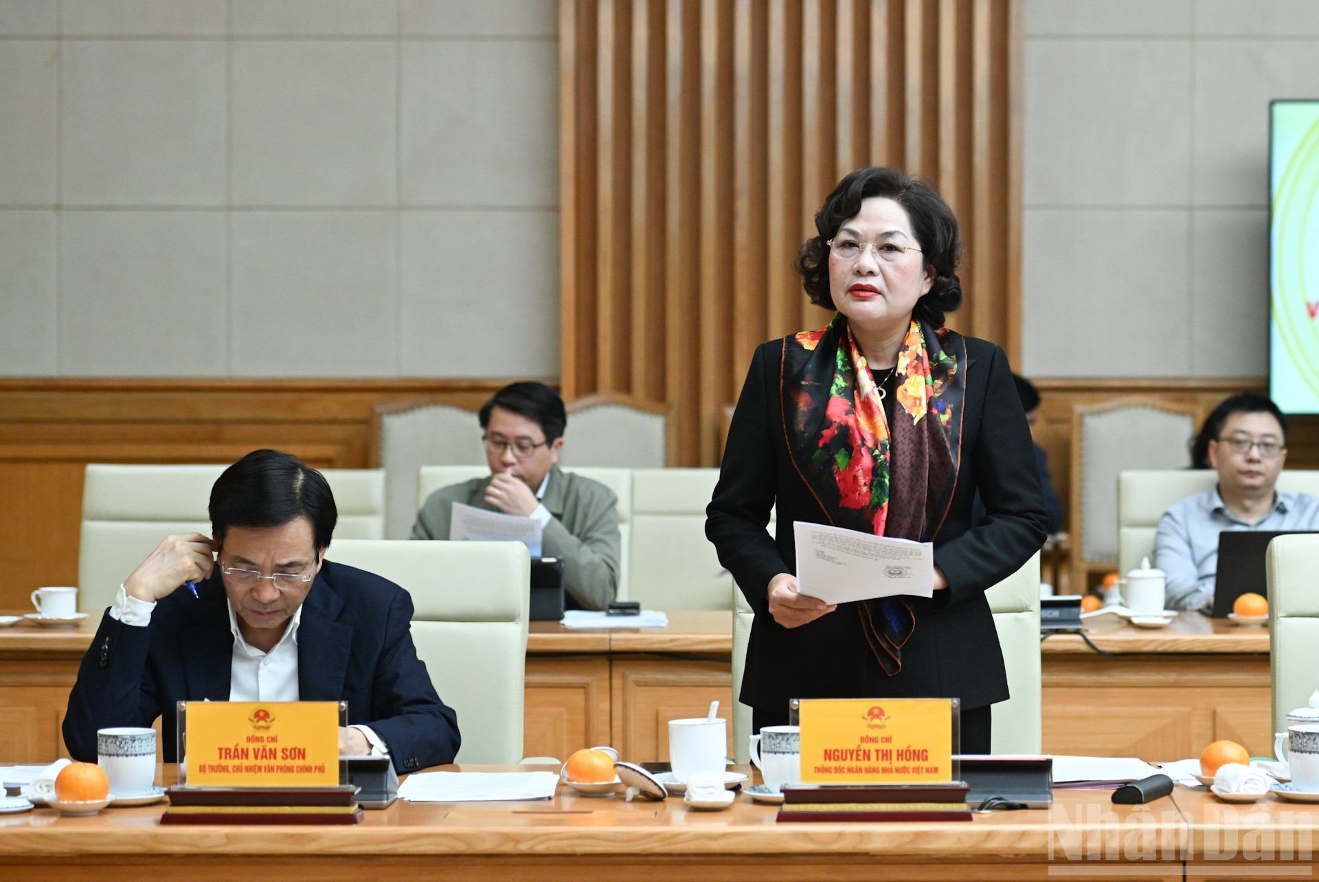 La gobernadora del Banco Estatal de Vietnam, Nguyen Thi Hong, interviene en la cita.