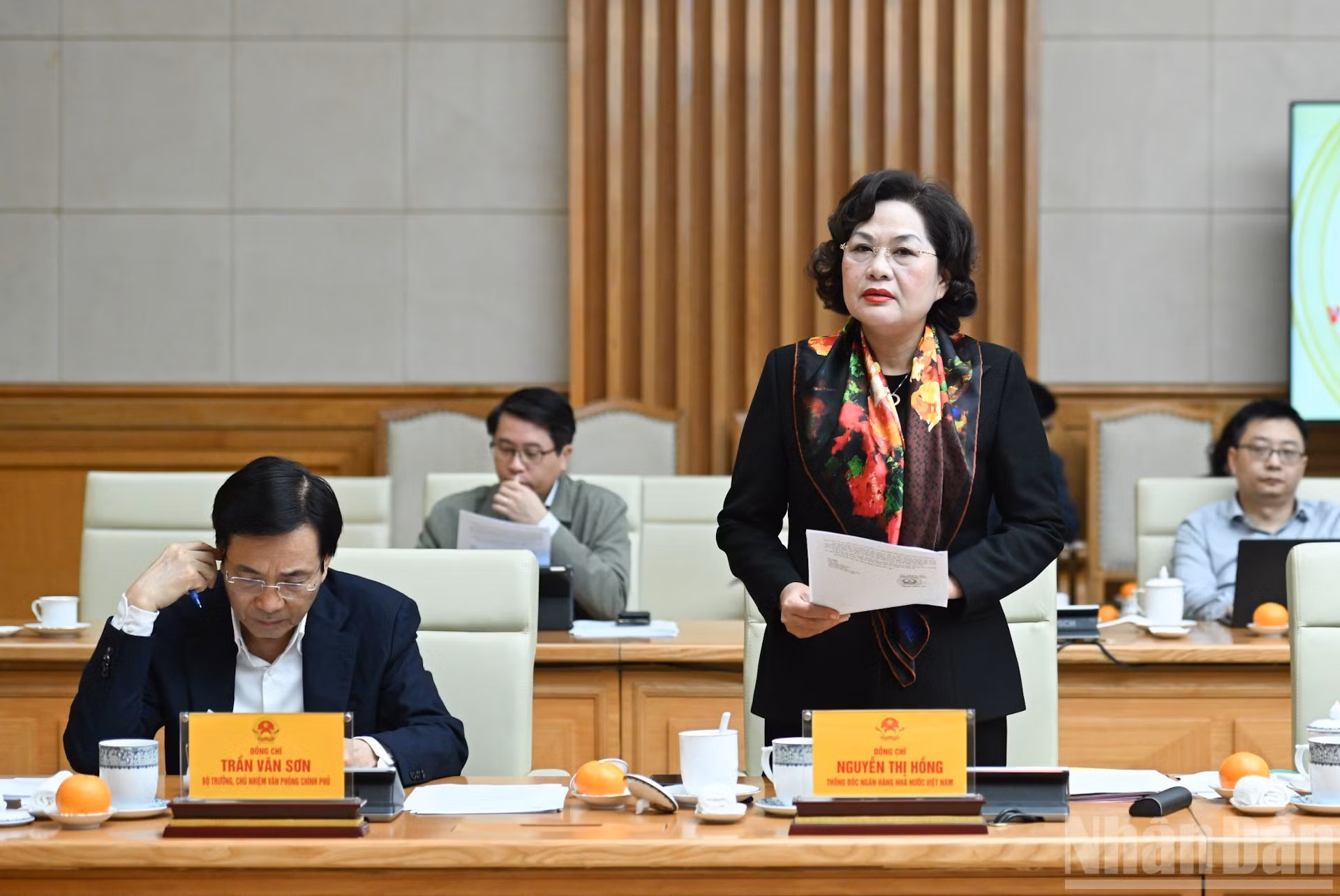 La gobernadora del Banco Estatal de Vietnam, Nguyen Thi Hong, interviene en la cita.