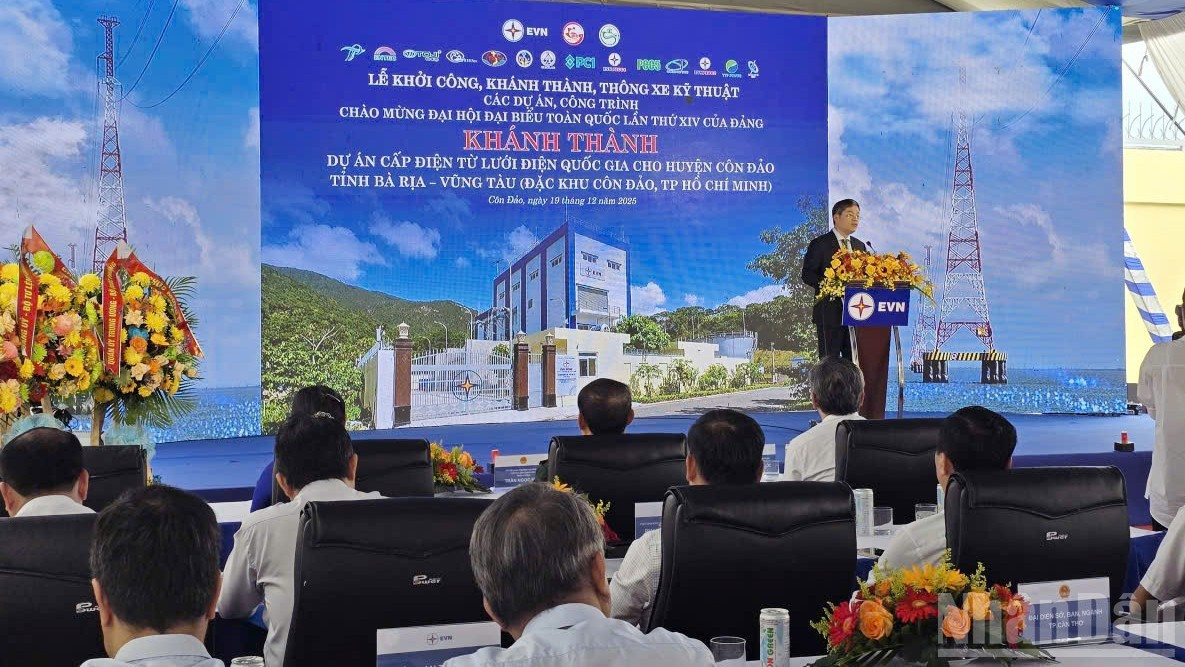 Se celebra también la inauguración del Proyecto de suministro eléctrico nacional para la zona especial de Con Dao.