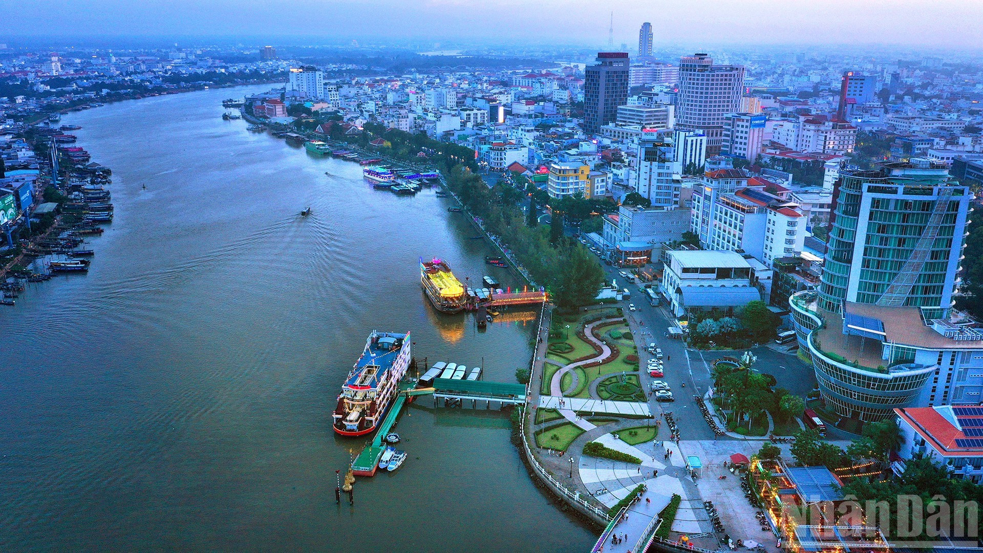 Vista panorámica del muelle de Ninh Kieu.