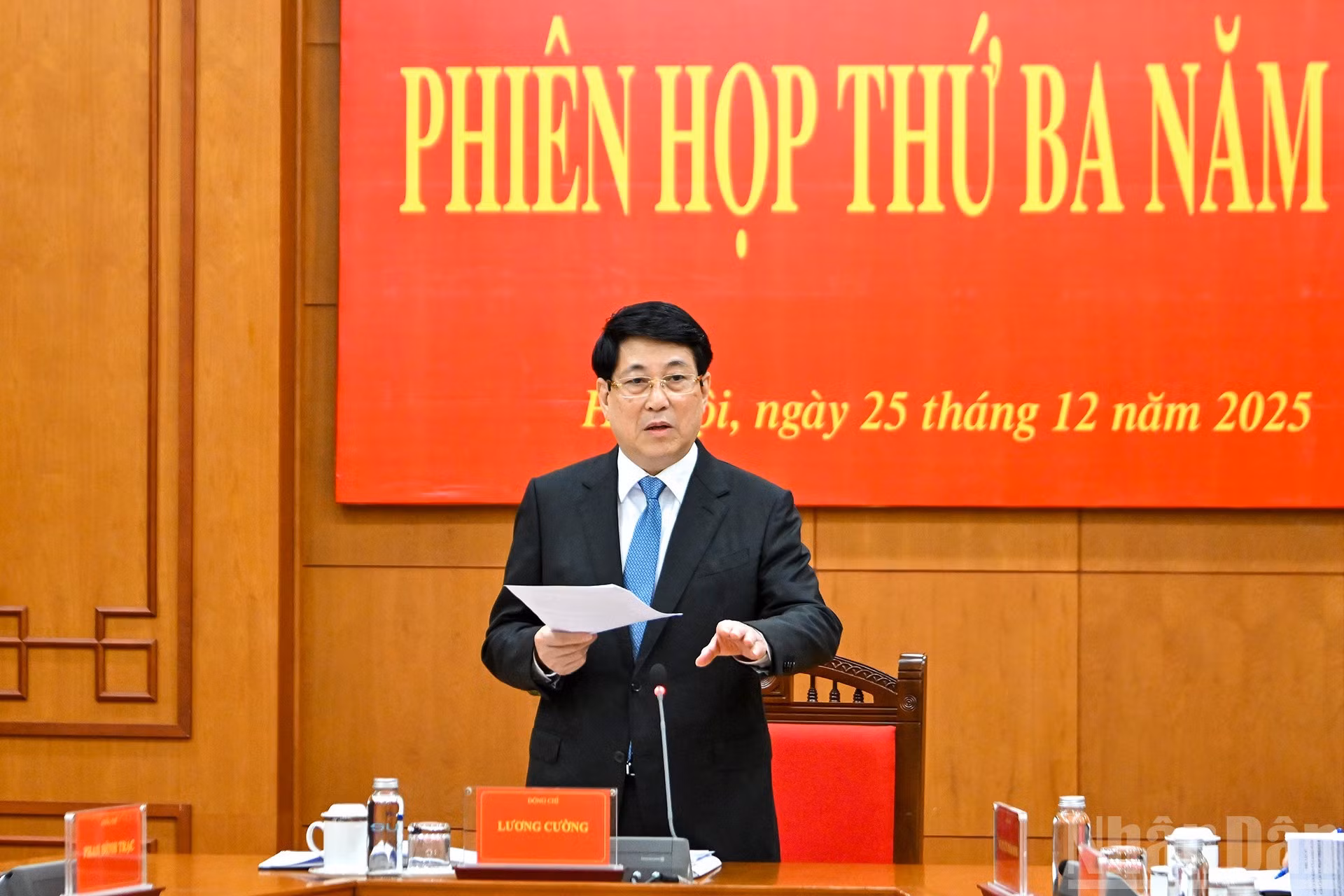 El presidente Luong Cuong habla en la reunión.