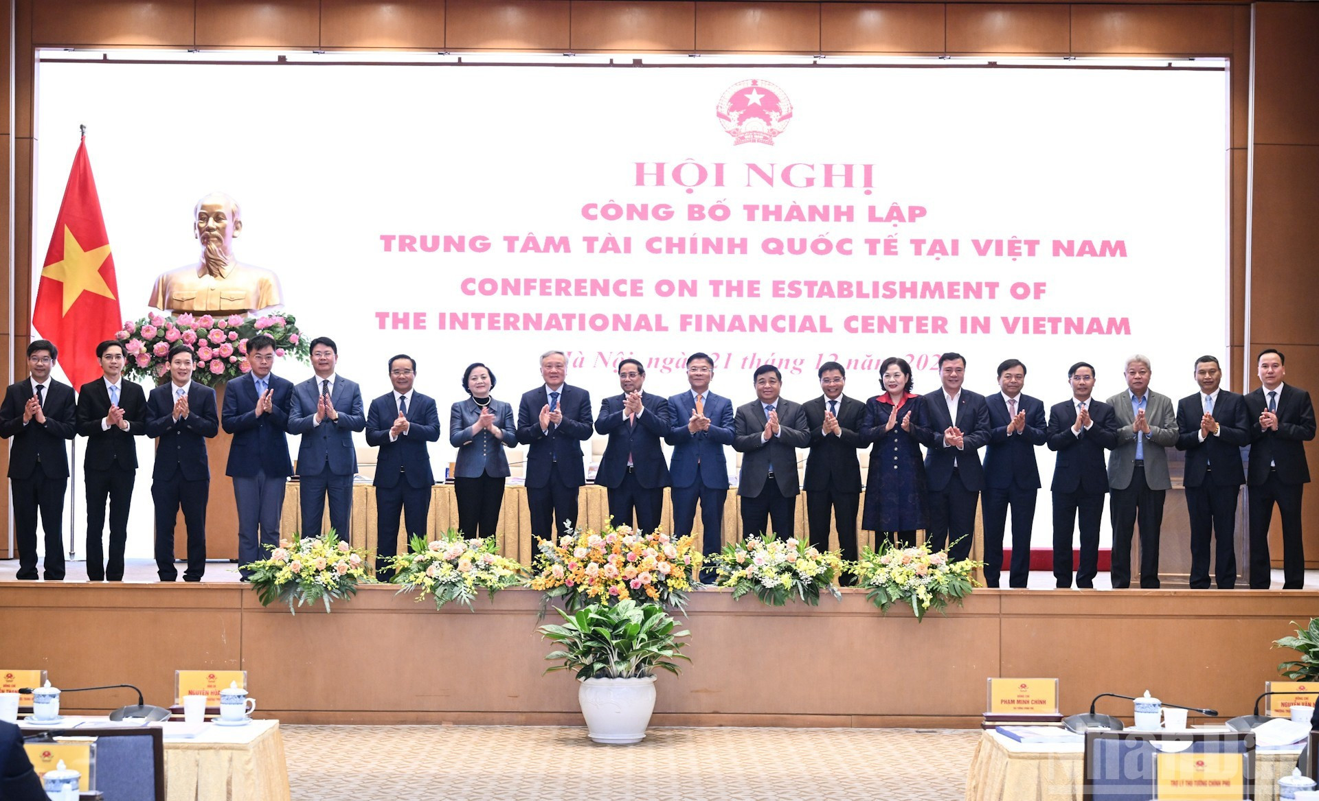 Miembros del Consejo Ejecutivo del Centro Financiero Internacional en Vietnam.
