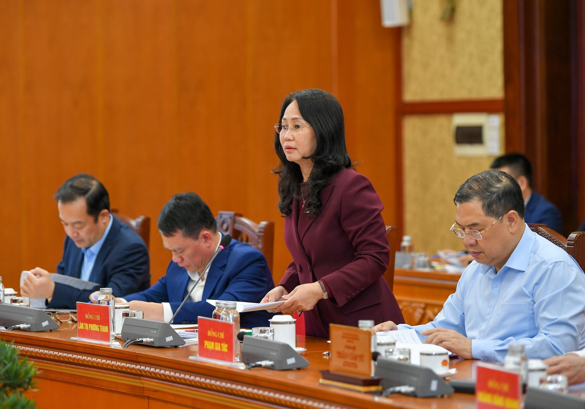 Lam Thi Phuong Thanh, miembro del Comité Central del PCV y subjefa permanente de su Oficina, interviene en el acto.