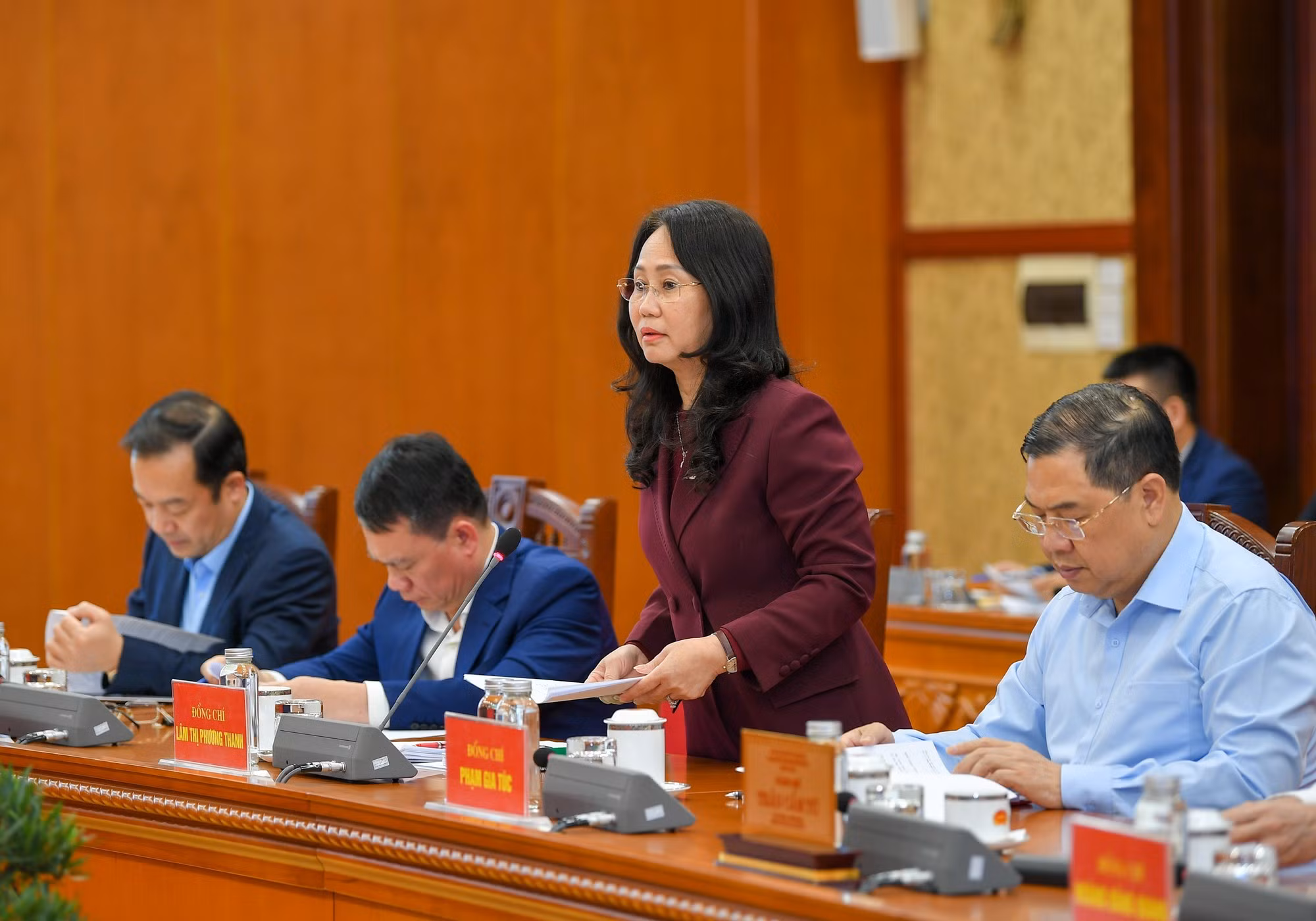Lam Thi Phuong Thanh, miembro del Comité Central del PCV y subjefa permanente de su Oficina, interviene en el acto.