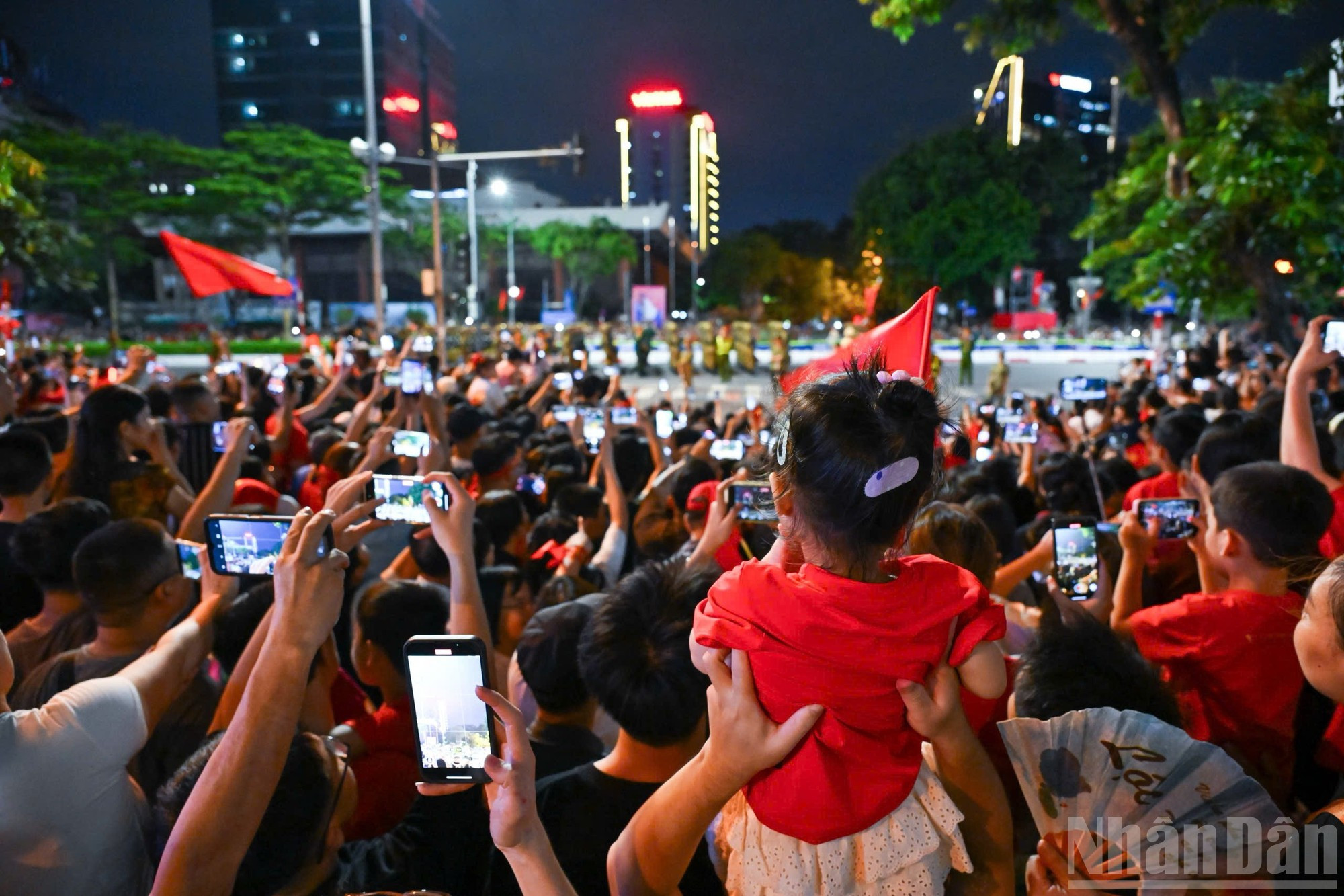 Nadie quiere perderse los momentos solemnes y orgullosos en la importante celebración nacional.