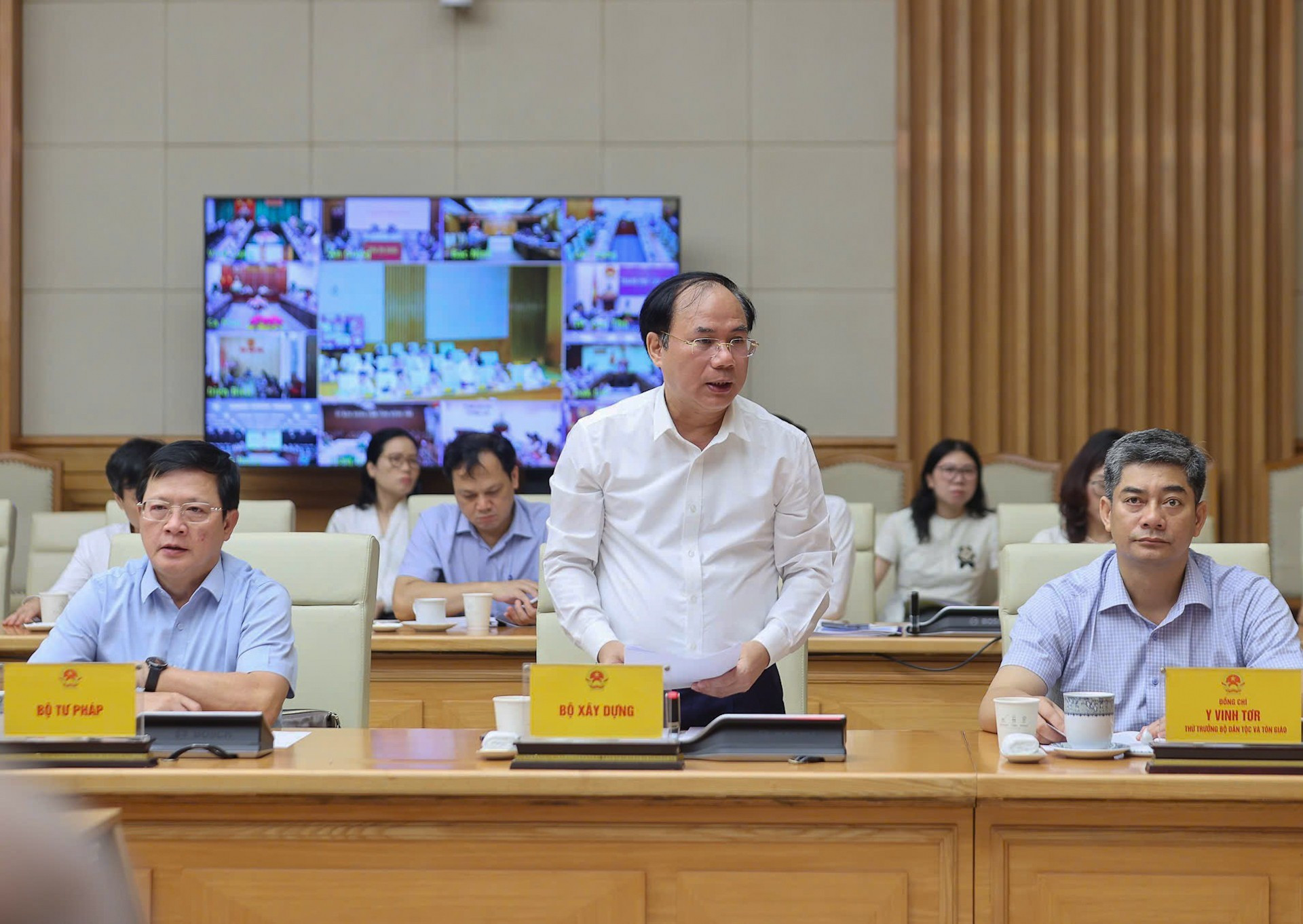 El viceministro de Construcción Nguyen Van Sinh en la reunión.
