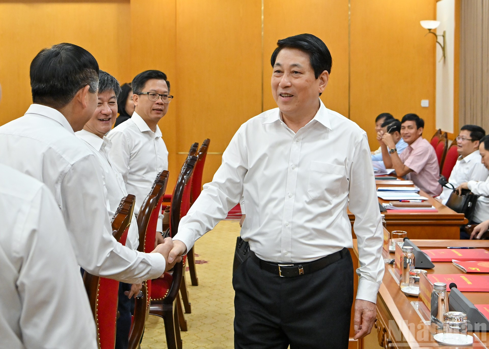 El presidente Luong Cuong trabaja con la Junta Ejecutiva del Comité del Partido de Dien Bien. El presidente Luong Cuong trabaja con la Junta Ejecutiva del Comité del Partido de Dien Bien.