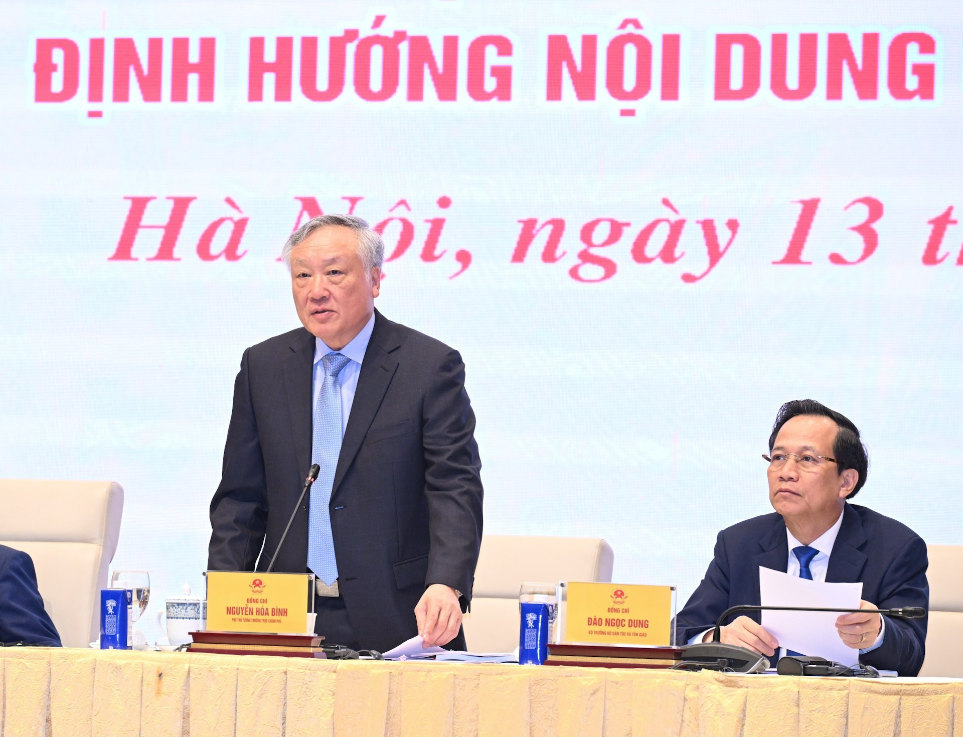 El viceprimer ministro permanente Nguyen Hoa Binh habla en la cita. El viceprimer ministro permanente Nguyen Hoa Binh habla en la cita.