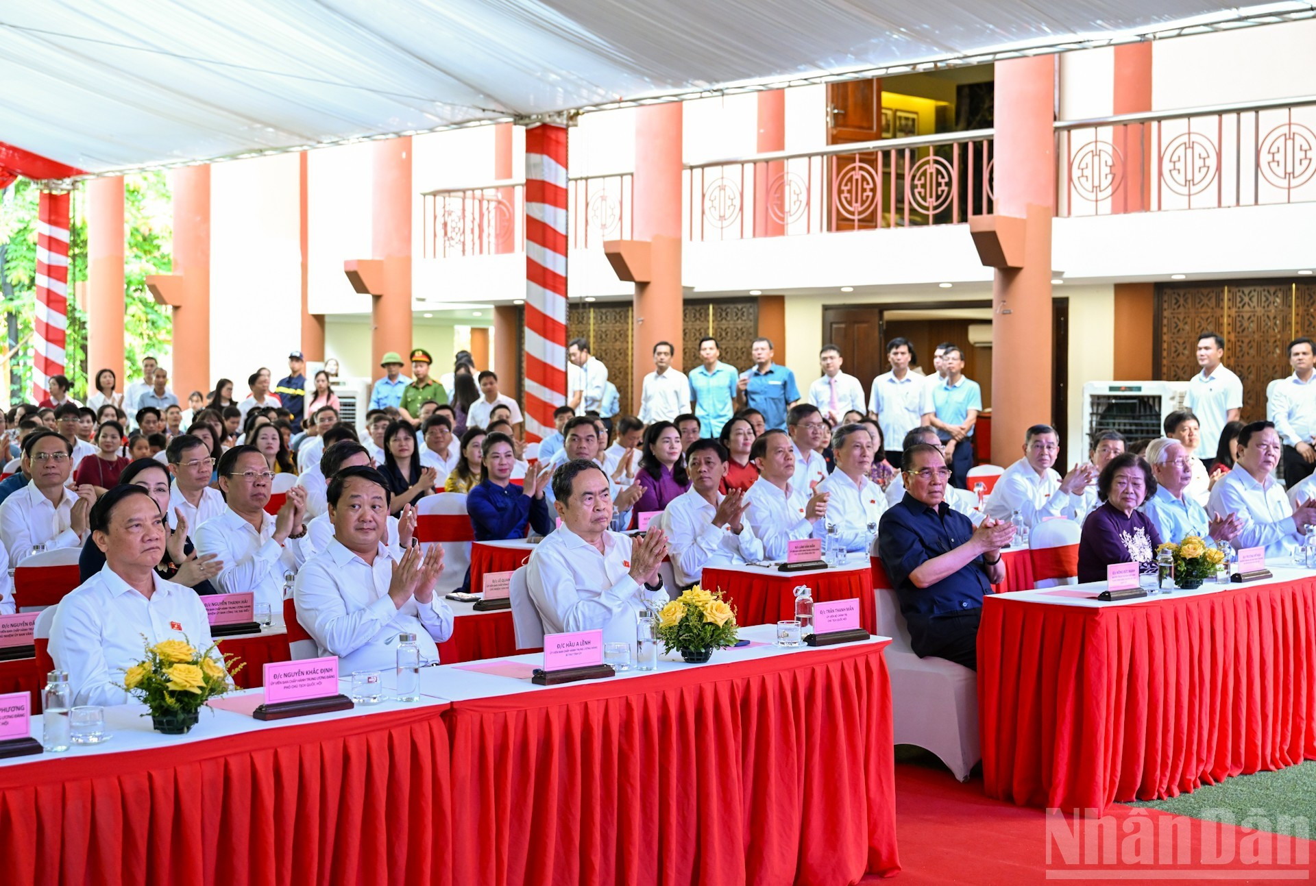 Asistentes a la ceremonia.