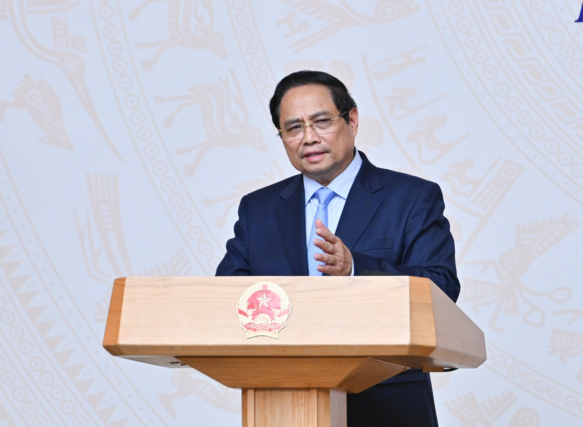 Minh Chinh habla en el encuentro.