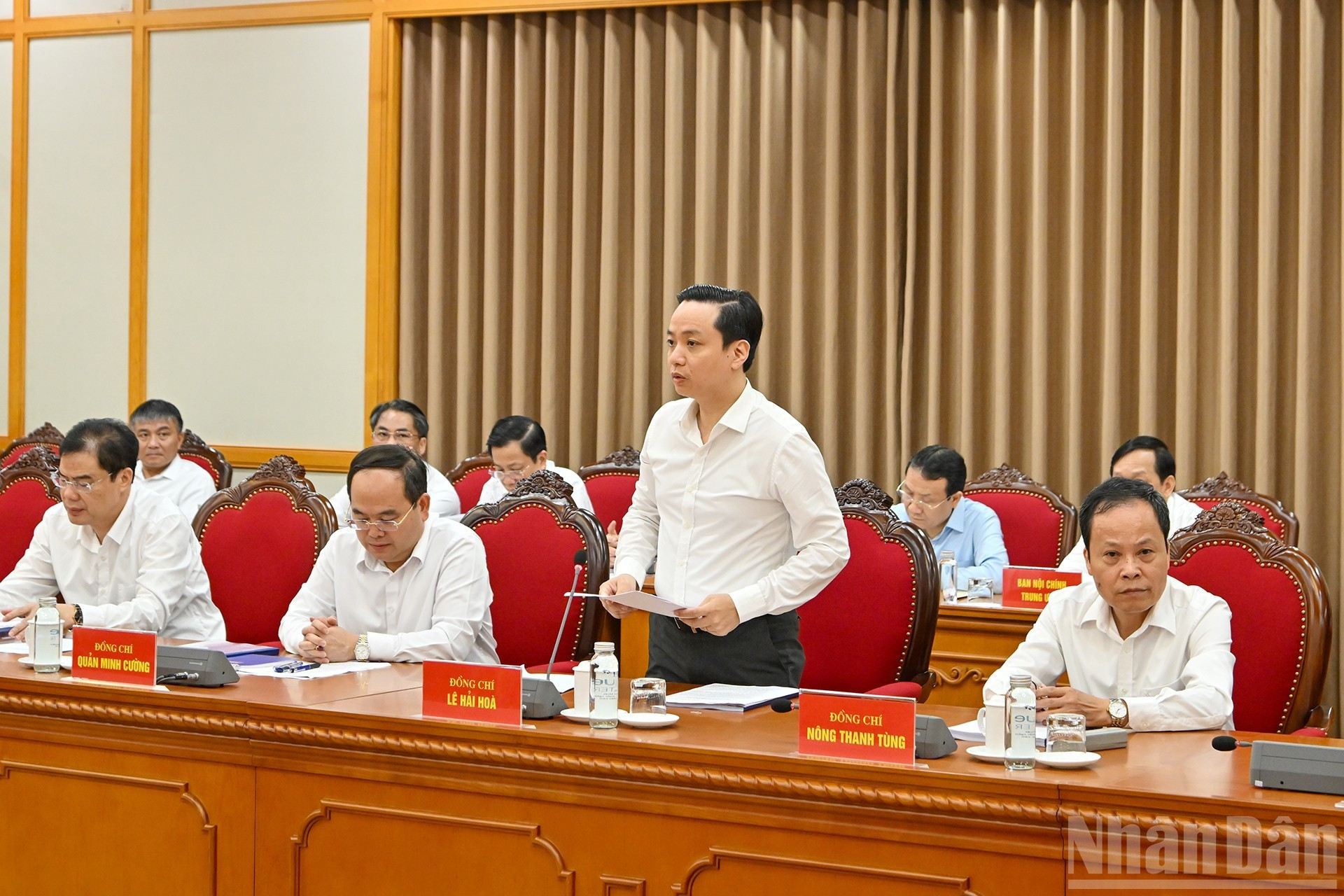 El subsecretario del Comité del Partido y presidente del Comité Popular de Cao Bang, Le Hai Hoa, habla en el evento. El subsecretario del Comité del Partido y presidente del Comité Popular de Cao Bang, Le Hai Hoa, habla en el evento.