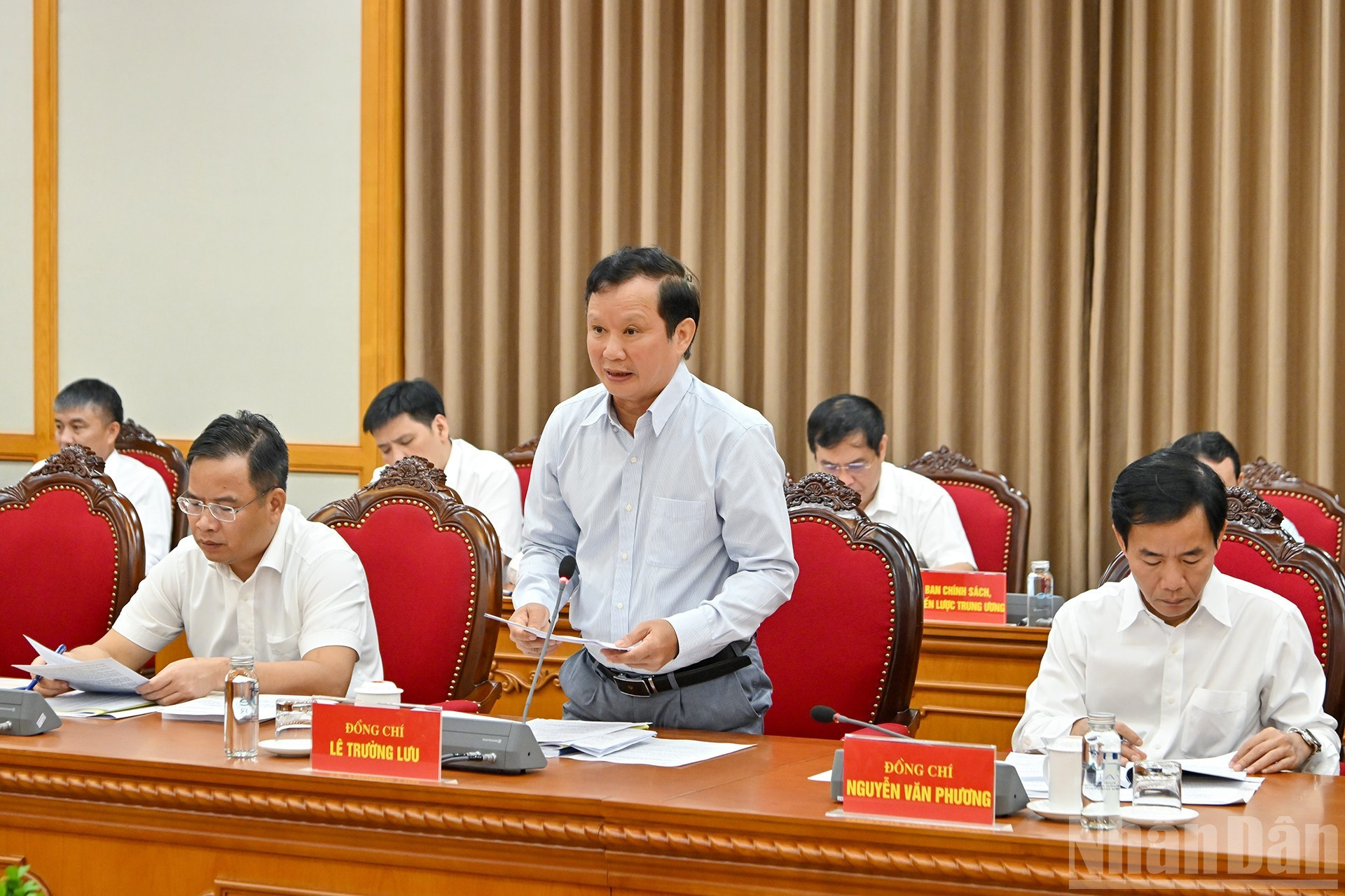 El secretario del Partido en la ciudad de Hue, Le Truong Luu, habla en la cita. El secretario del Partido en la ciudad de Hue, Le Truong Luu, habla en la cita.