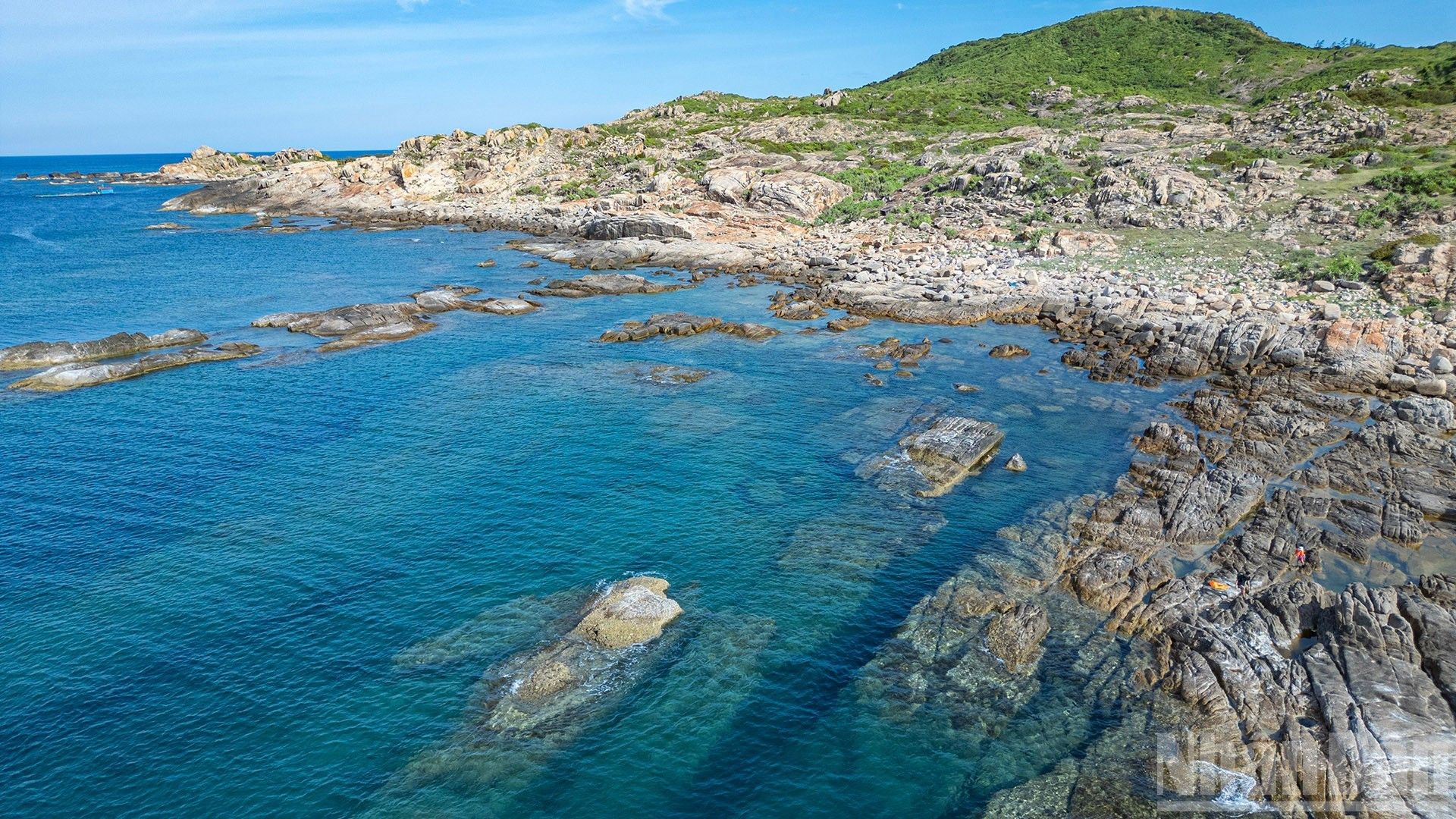 Considerada "a sólo medio paso del paraíso", la isla es famosa por su belleza natural virgen y sus hermosos paisajes. Considerada "a sólo medio paso del paraíso", la isla es famosa por su belleza natural virgen y sus hermosos paisajes.