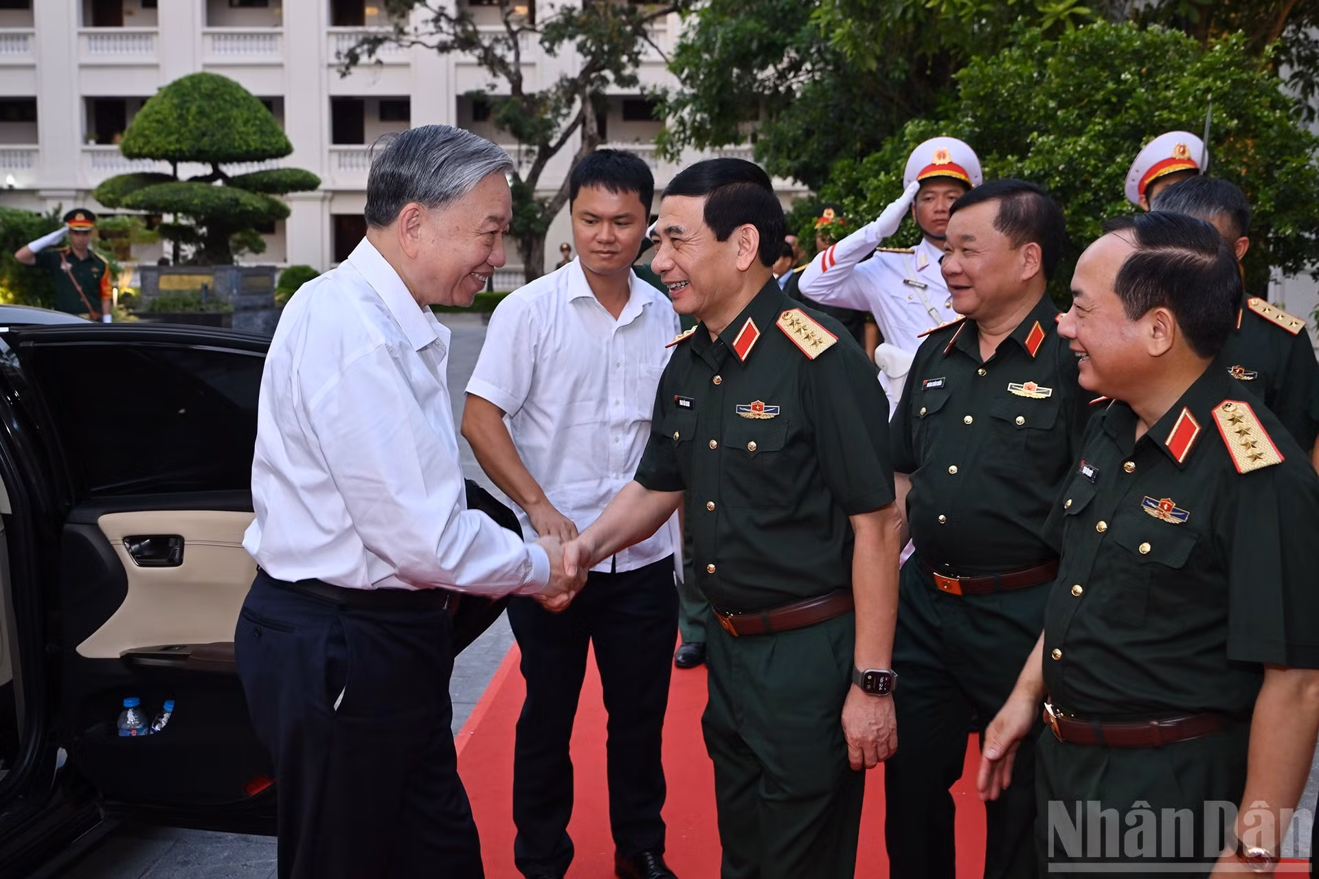El secretario general del Partido Comunista de Vietnam (PCV) y secretario de la Comisión Militar Central, To Lam, llega a la cita.