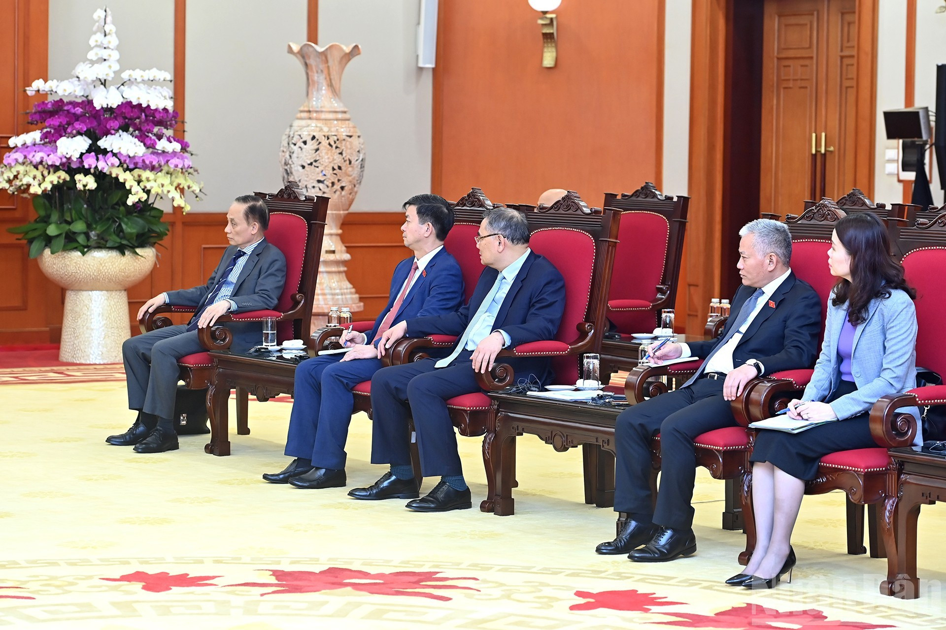 Asistentes vietnamita en la reunión.