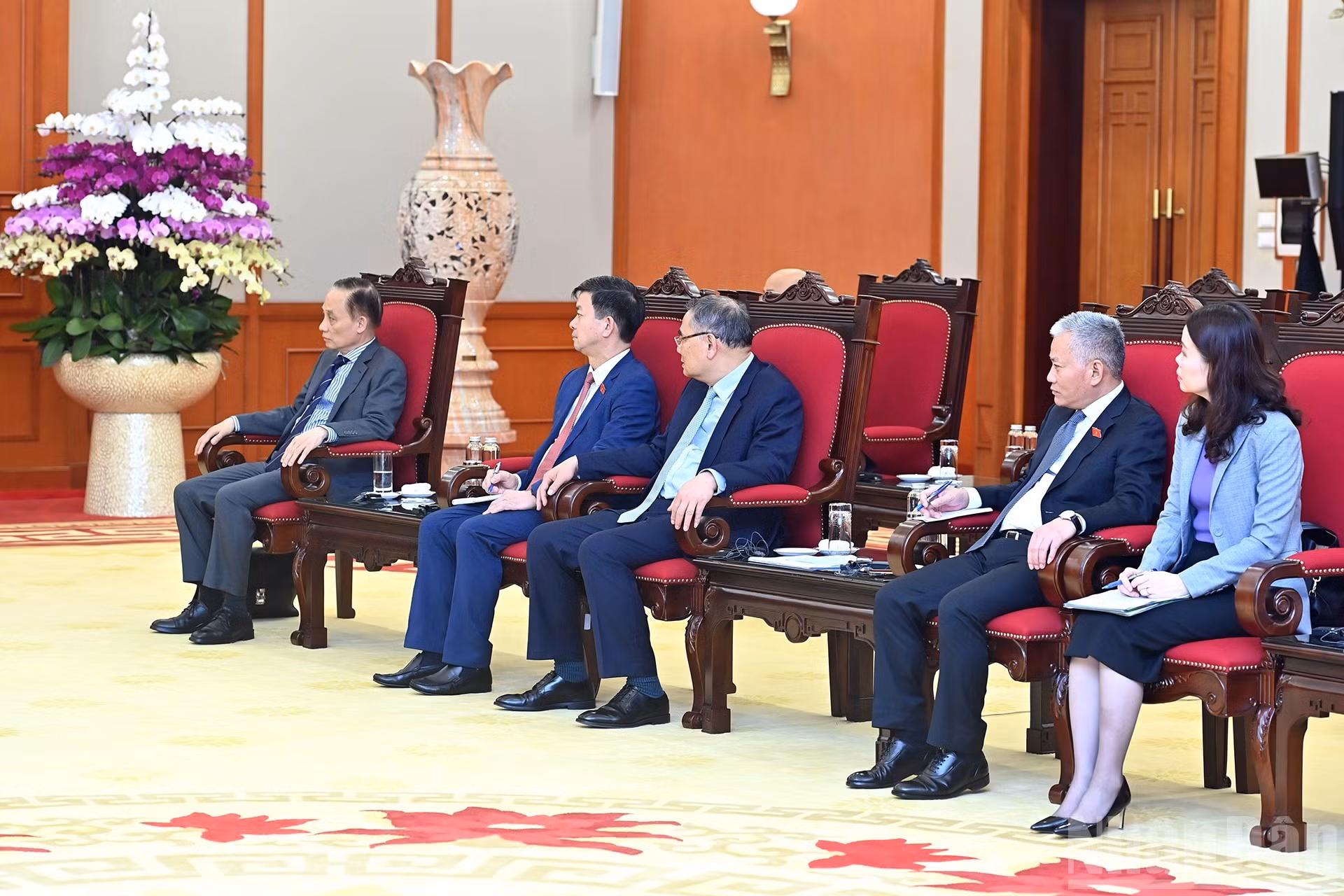 Asistentes vietnamita en la reunión.