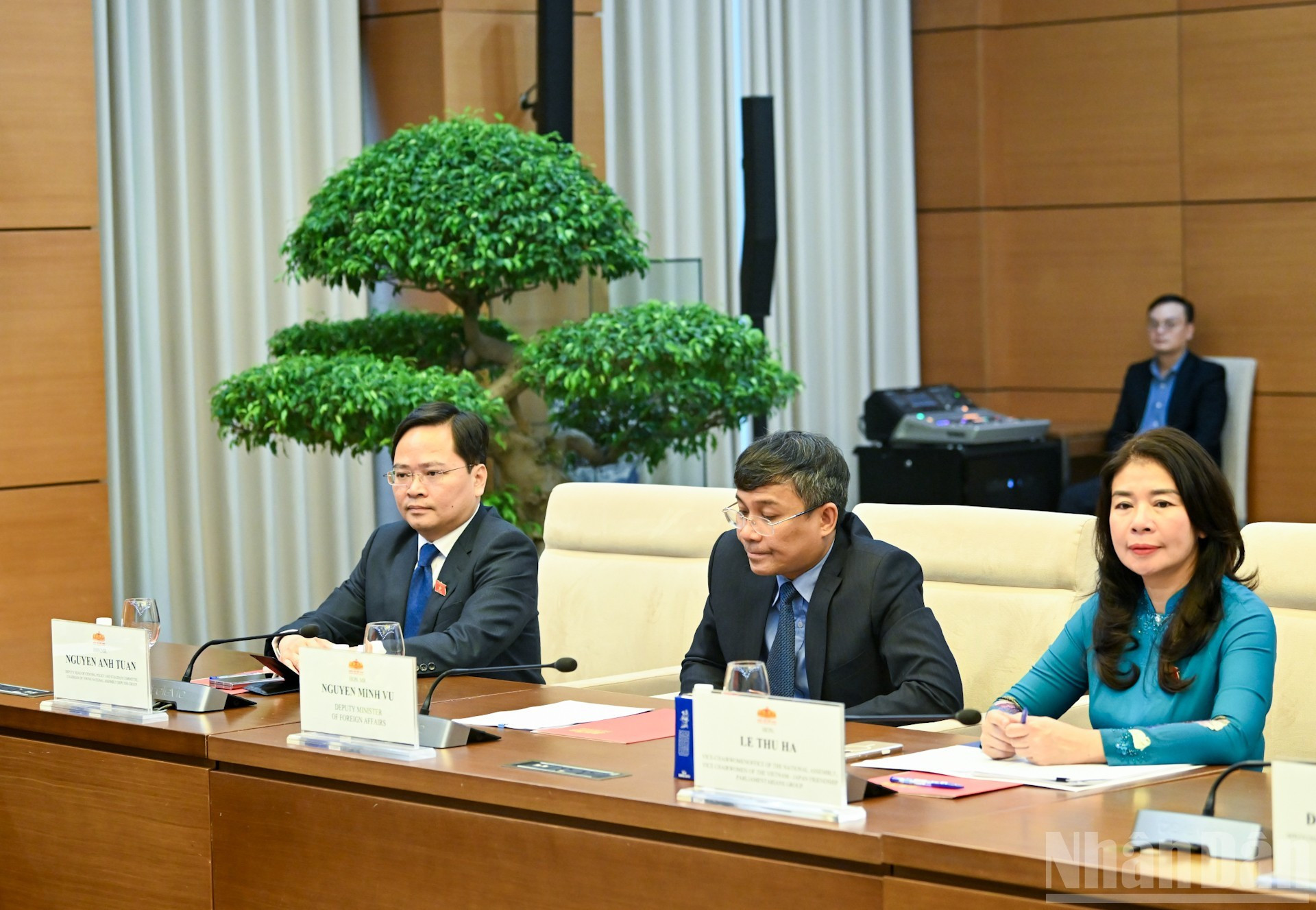 Asistentes vietnamitas al encuentro. Asistentes vietnamitas al encuentro.