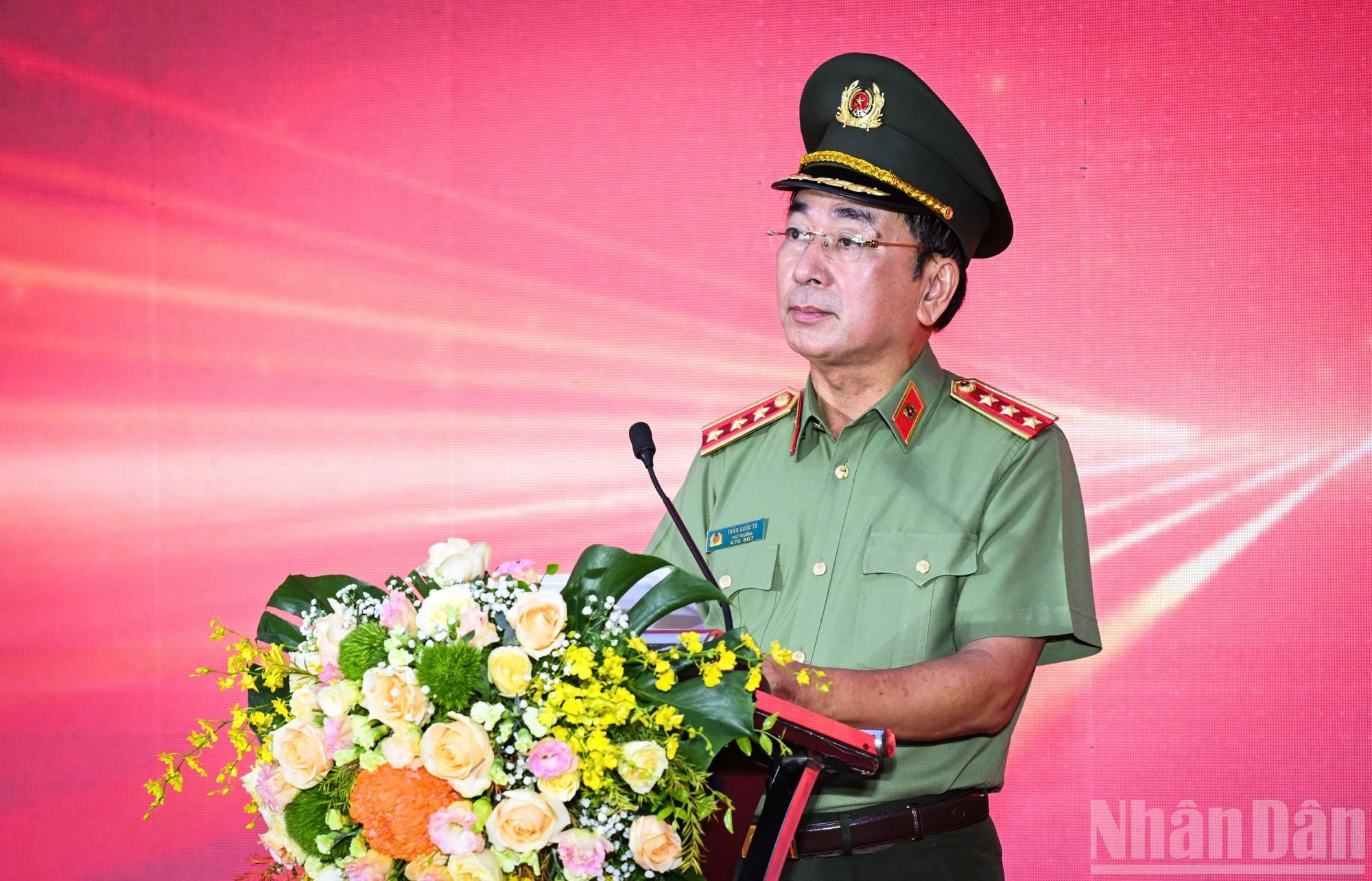 El teniente general Tran Quoc To, miembro del Comité Central del PCV y viceministro de Seguridad Pública, interviene en el acto. El teniente general Tran Quoc To, miembro del Comité Central del PCV y viceministro de Seguridad Pública, interviene en el acto.