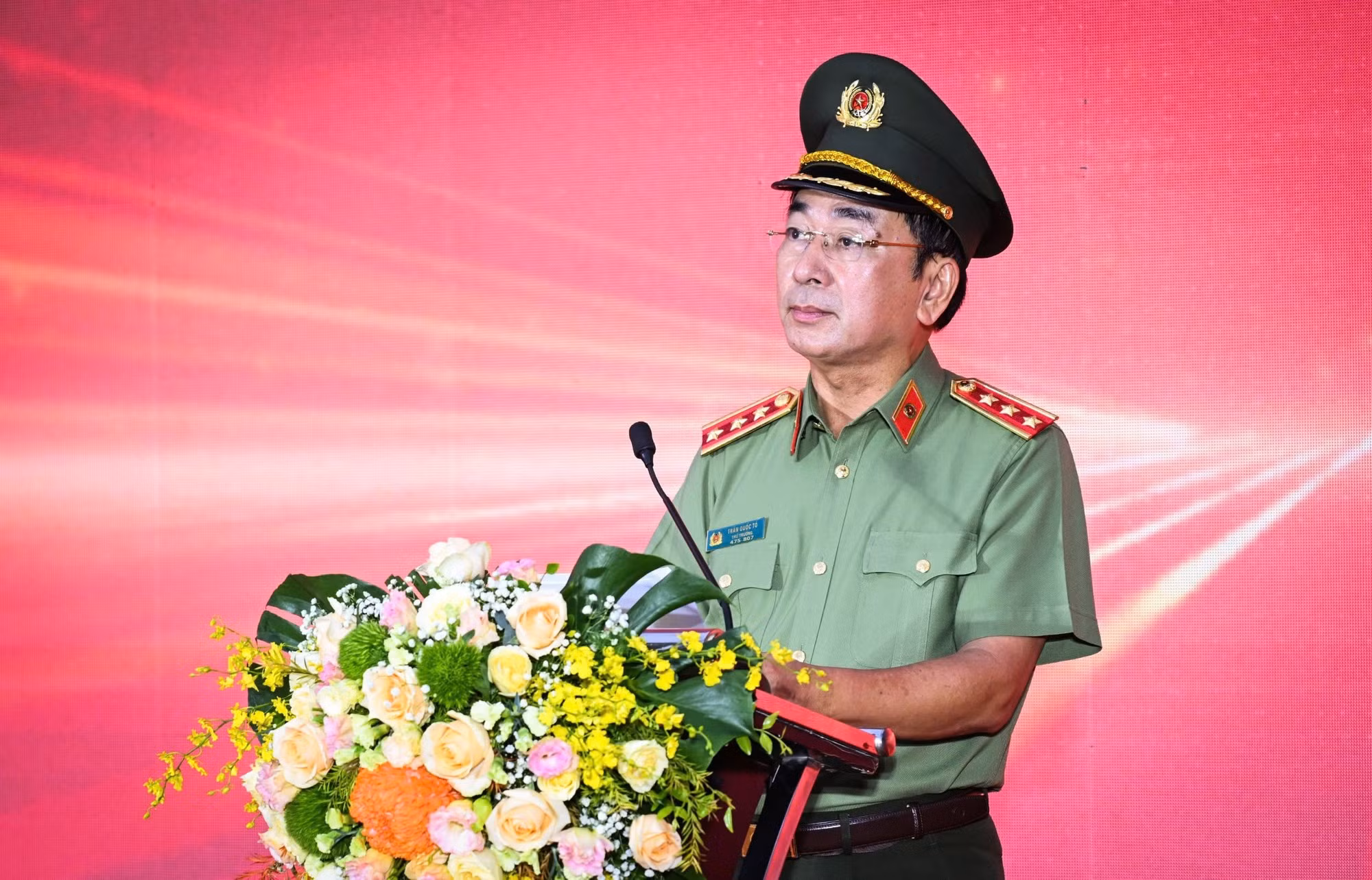 Quoc To interviene en la ceremonia.