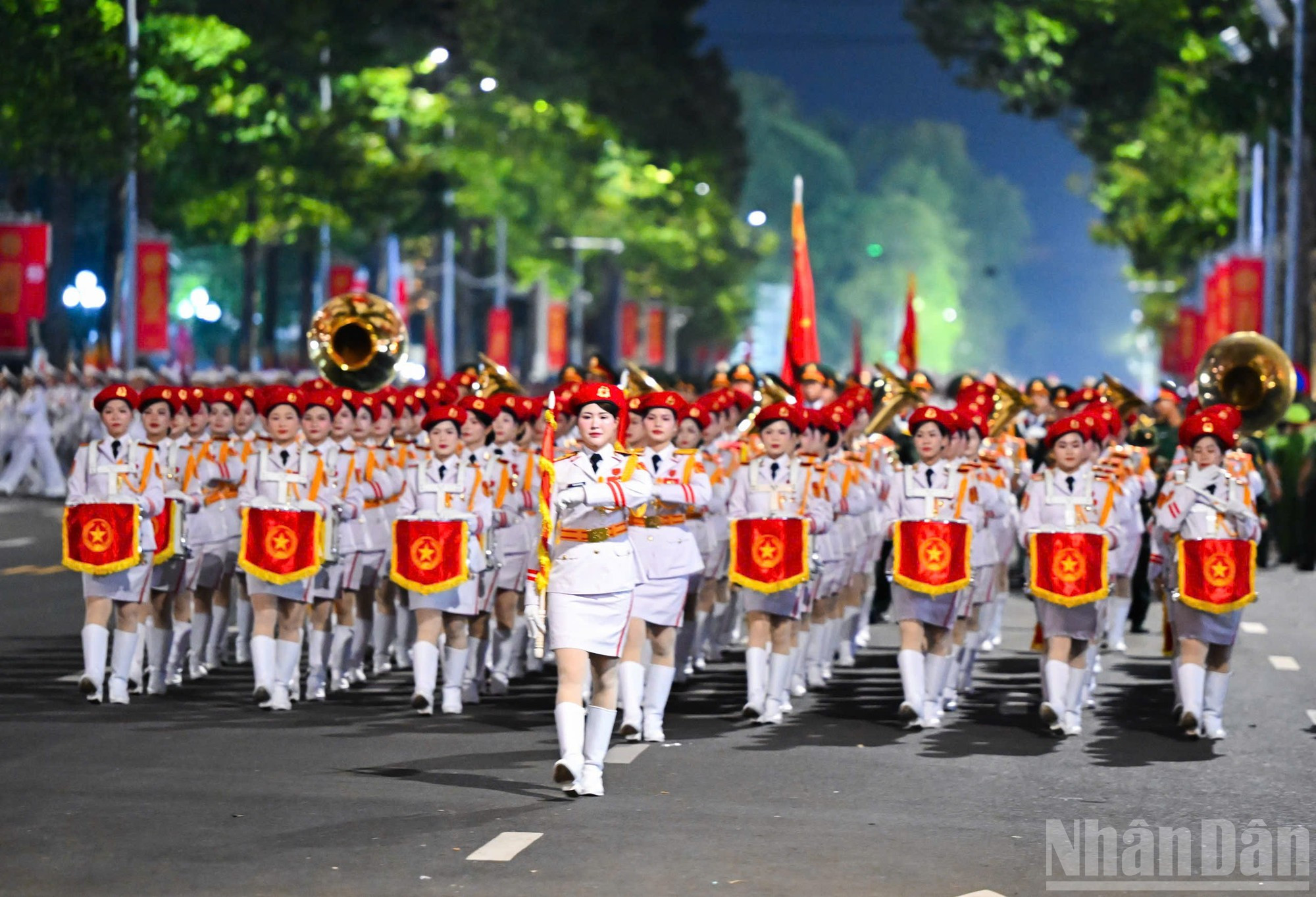 Bloque femenino de la Banda Militar del Ejército Popular de Vietnam.