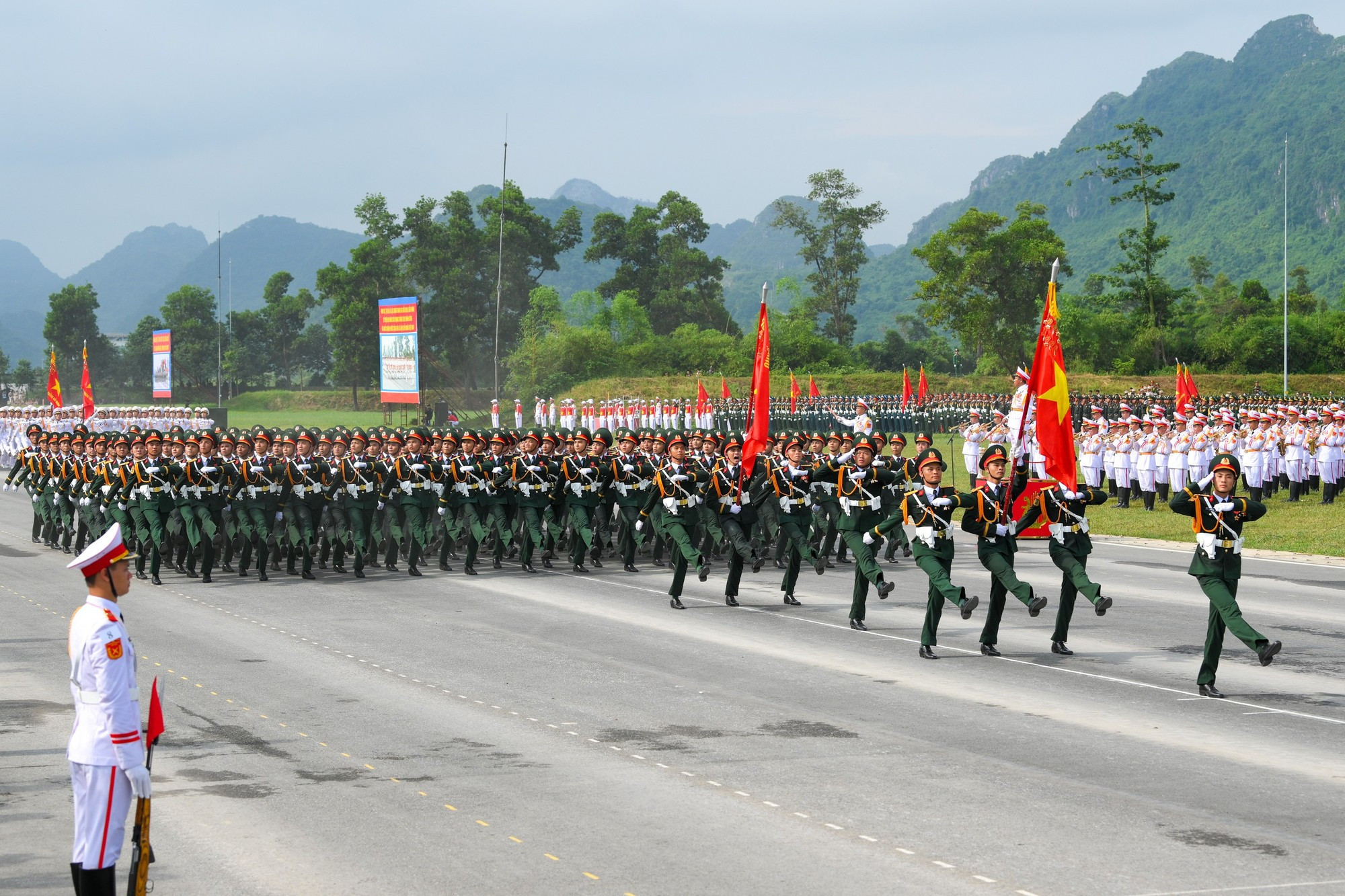El contingente de oficiales de logística, técnica e industria de defensa. El contingente de oficiales de logística, técnica e industria de defensa.