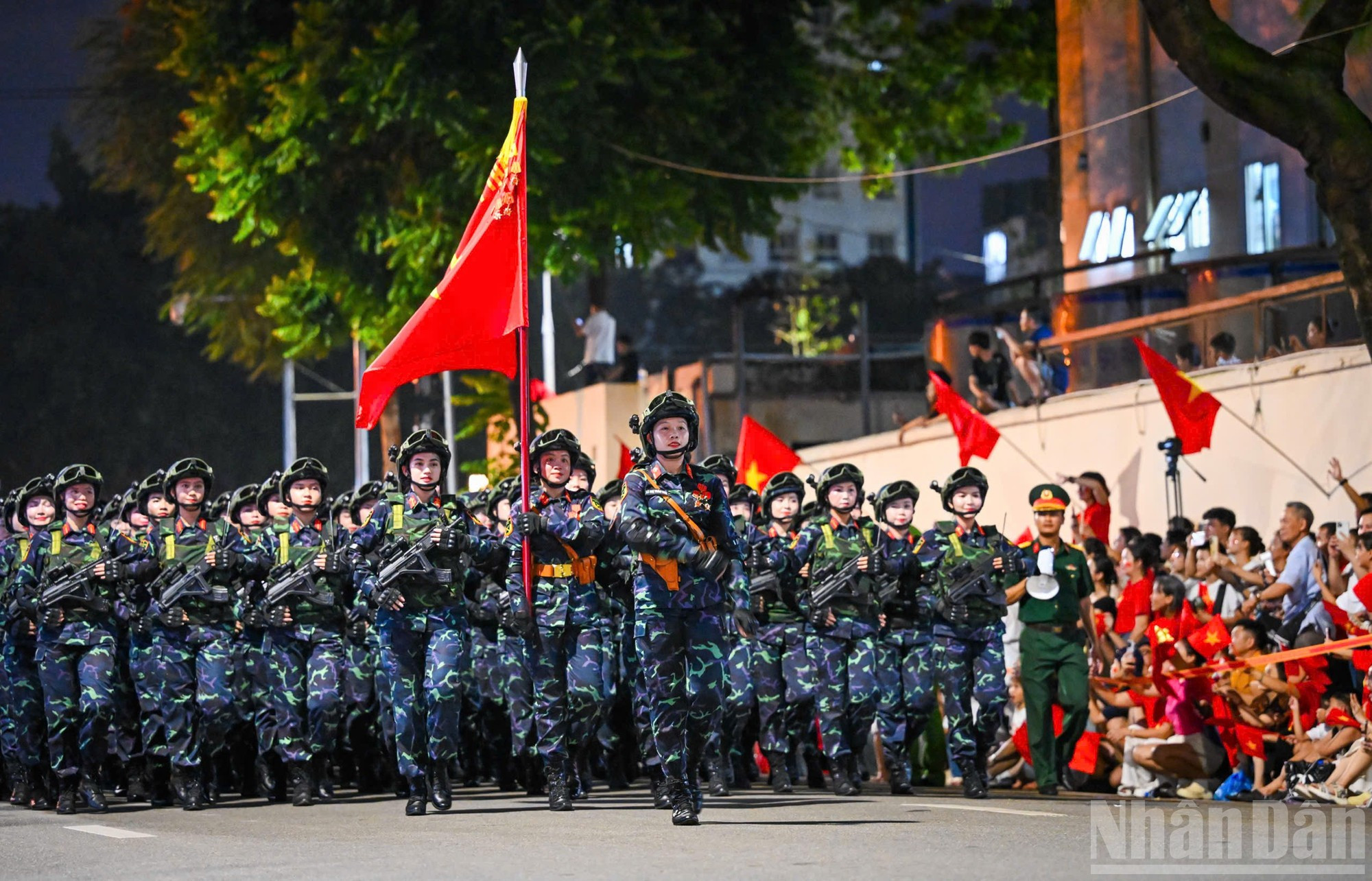 Bloque femenino de oficiales de fuerzas especiales.