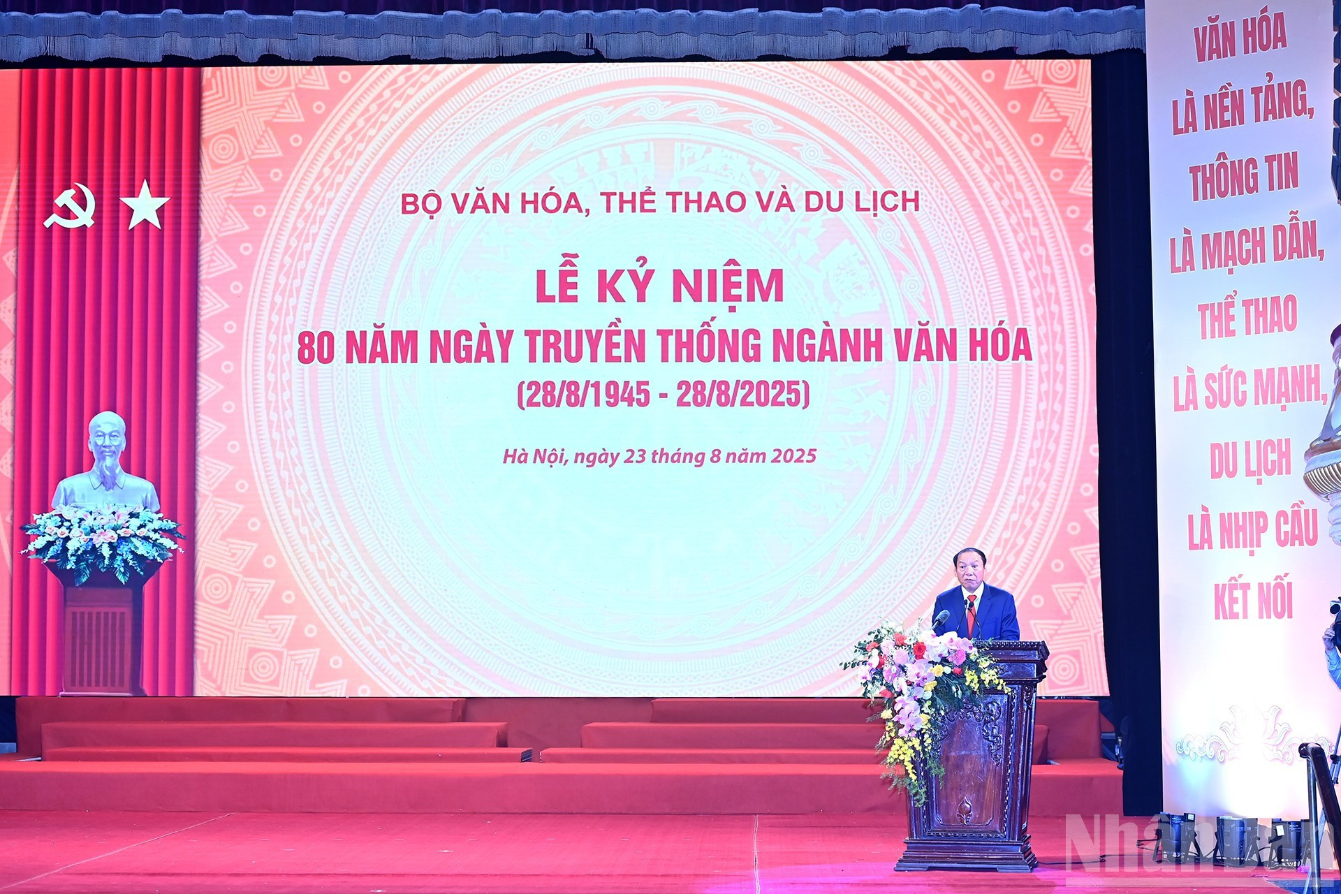 El ministro de Cultura, Deportes y Turismo, Nguyen Van Hung, interviene en la ceremonia.