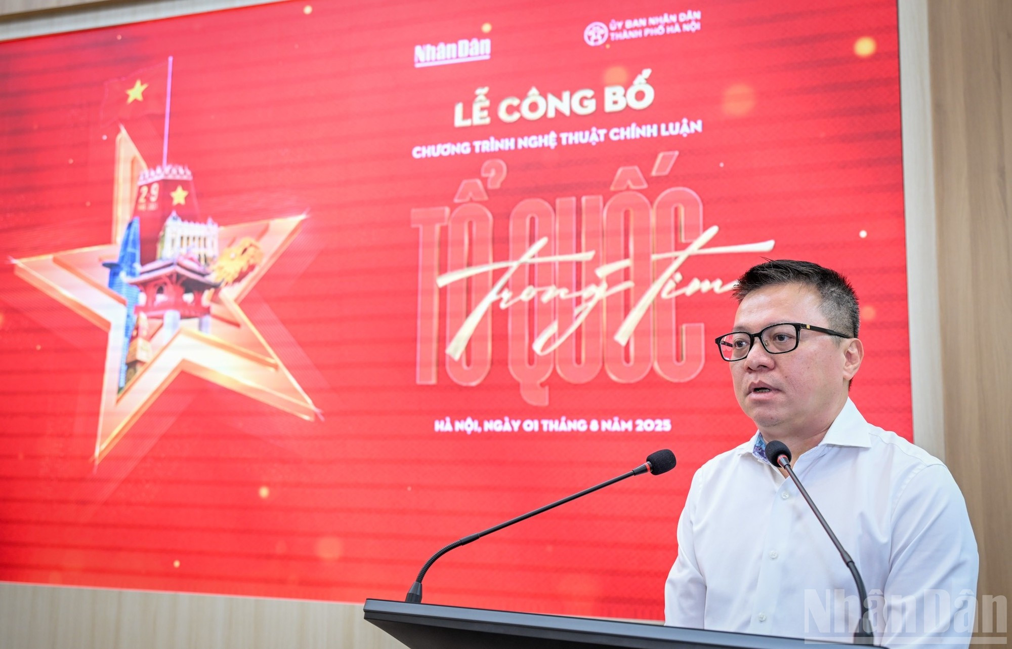 Quoc Minh habla en la cita. Quoc Minh habla en la cita.